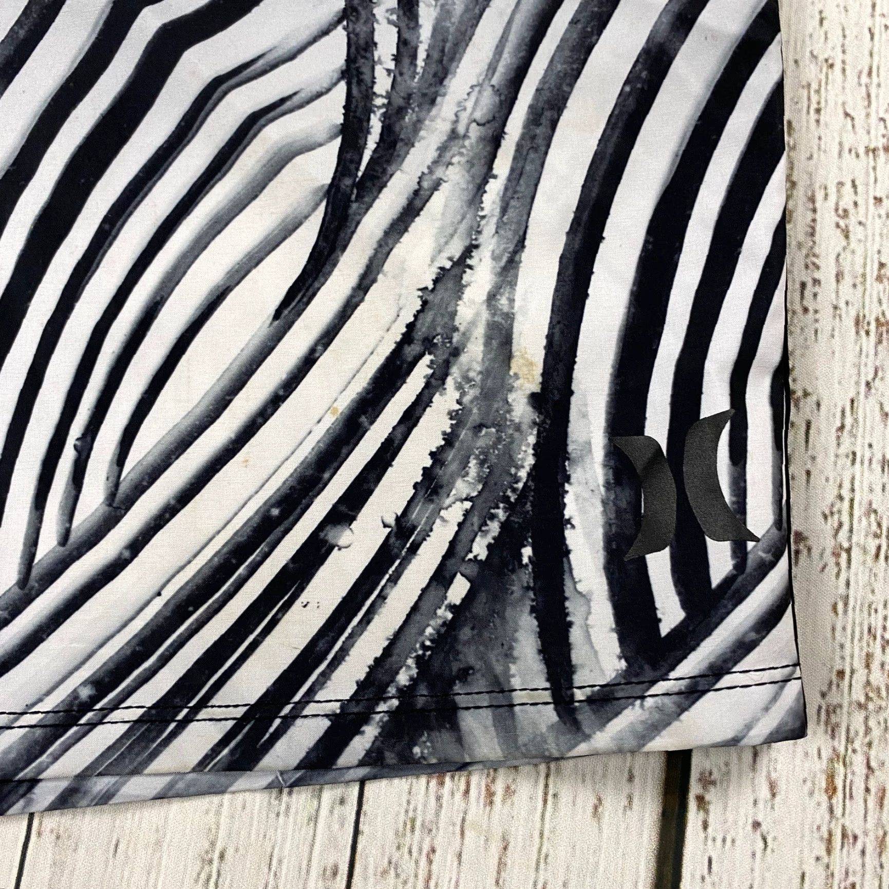 Hurley HURLEY MENS BOARDSHORTS 33 CHARCOAL WHITE ZEBRA PAINT SURFING Size US 33 - 2 Thumbnail