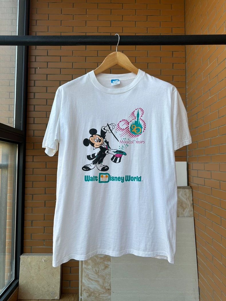 Vintage Vintage Tee 90s Disney Word 20th 2505-Nextarrow Size US L / EU 52-54 / 3 - 1 Thumbnail