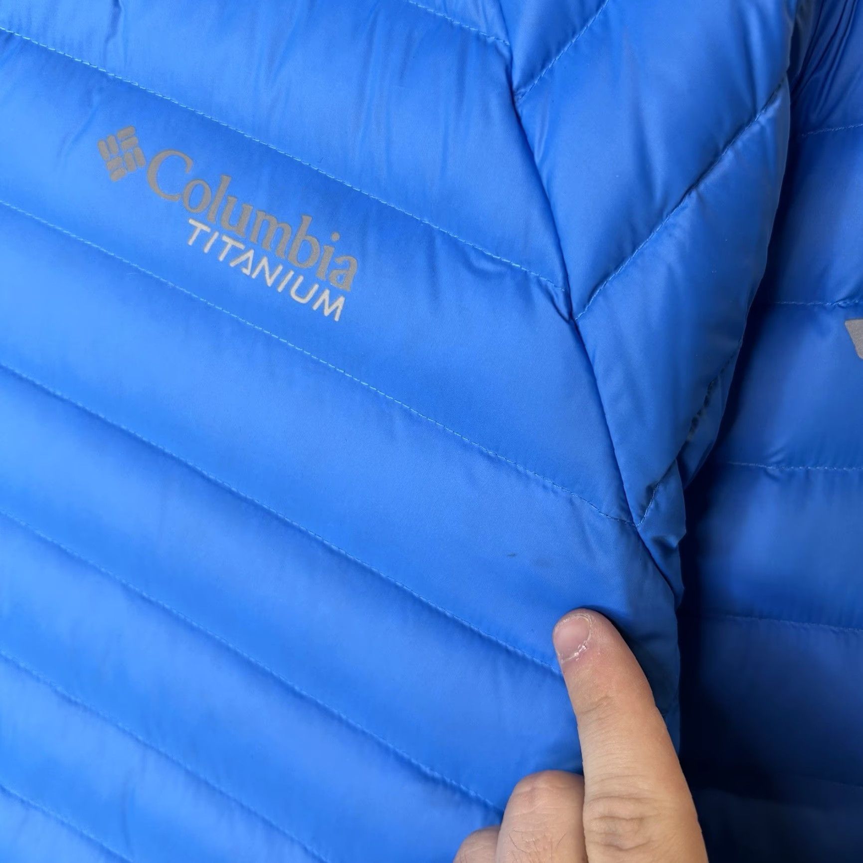 Vintage Columbia Titanium 800 Down Fill Hooded Puffer Jacket Omni-Heat 3D Men’s Small Jacket Size US S / EU 44-46 / 1 - 2 Thumbnail