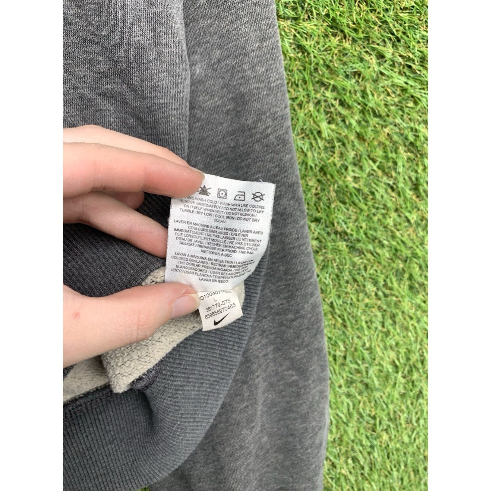 Nike VINTAGE Nike Hoodie Mens L Sweatshirt Grey Y2K 2000s Sportswear Activewear Fleece Hooded Logo Sweatshirt Size US L / EU 52-54 / 3 - 7 Thumbnail