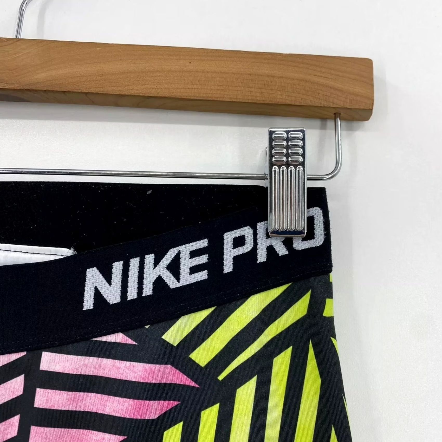 Nike Nike Pro Leggings Women's M Multicolor Cropped Active Polyester Spandex Blend Size 32" / US 10 / IT 46 - 5 Thumbnail