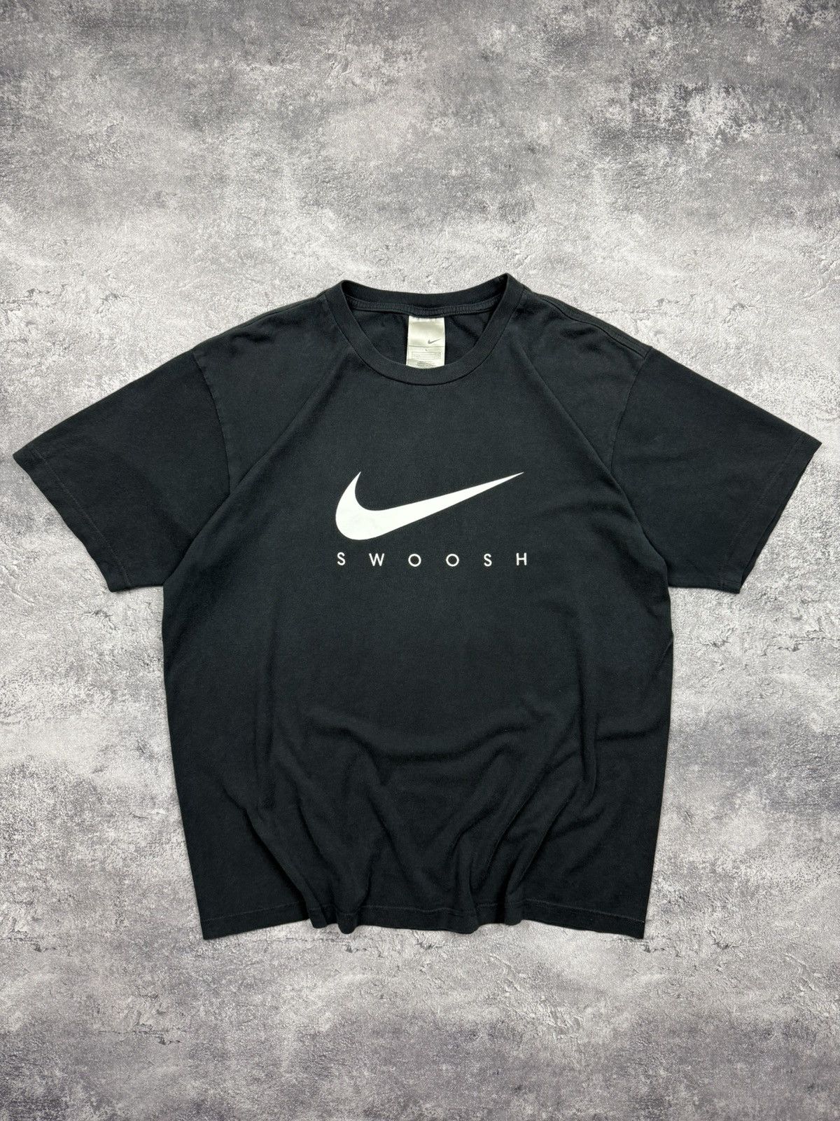 Nike Vintage 90s Nike Swoosh T-Shirt Big Logo Rare Retro Tee Y2K Size US L / EU 52-54 / 3 - 1 Thumbnail