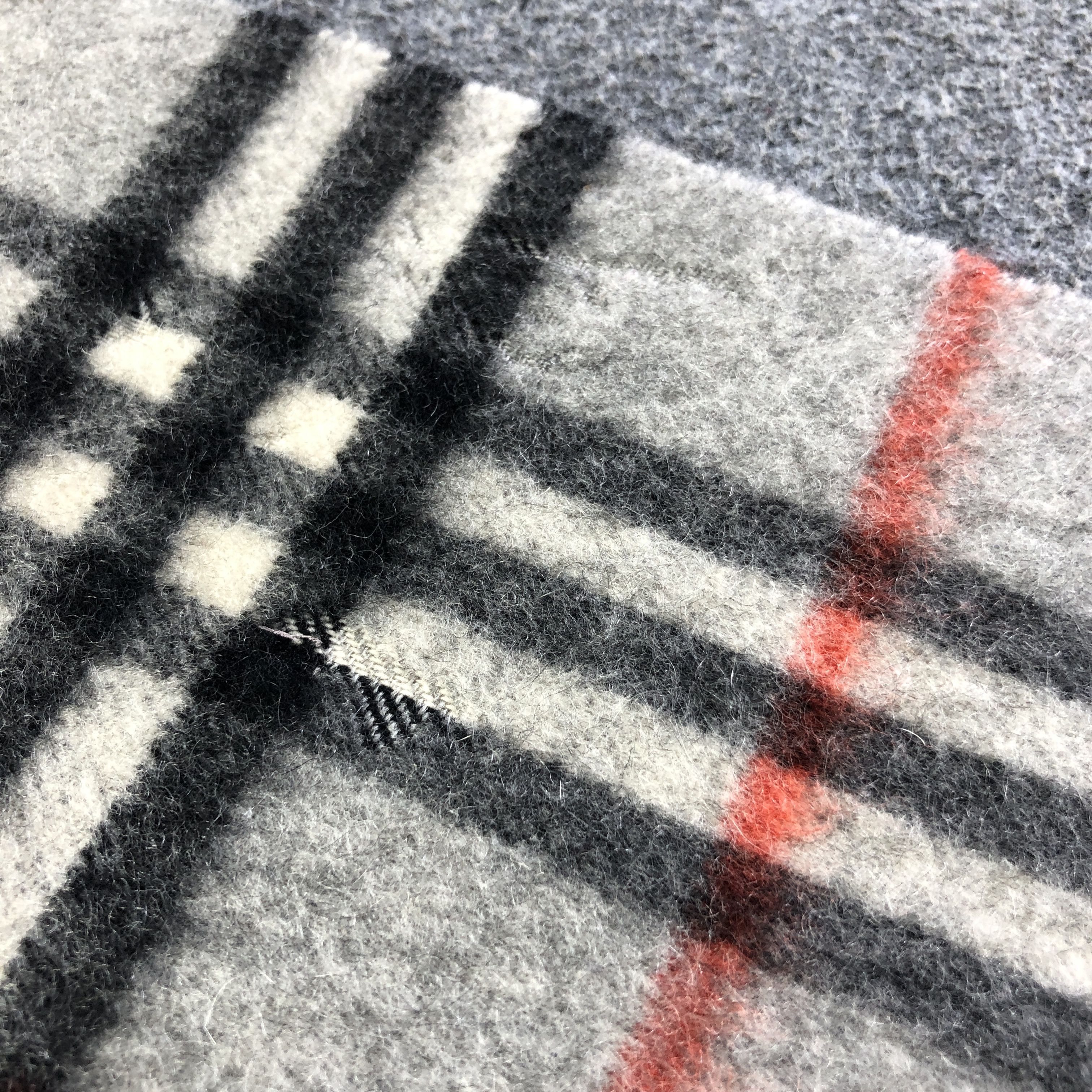 Burberry Burberry Nova Check Cashmere Scarf Muffler V2690 Size ONE SIZE - 7 Thumbnail