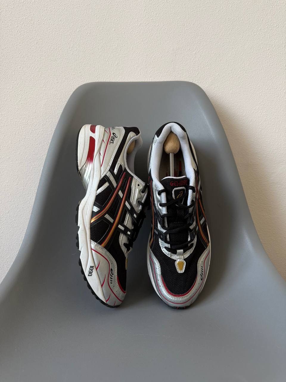 Asics Vintage asics gel low top sneakers Size US 10 / EU 43 - 1 Thumbnail