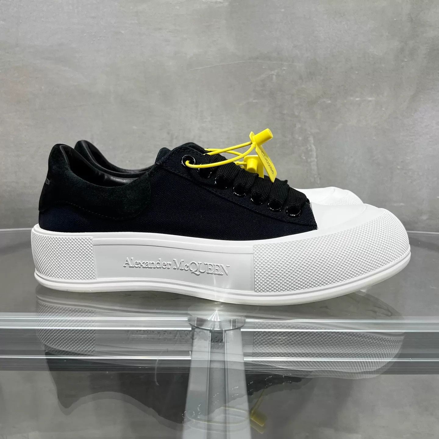 Alexander McQueen Alexander McQueen Canvas Sneaker Black & White 38 Size US 7.5 / IT 37.5 - 4 Thumbnail