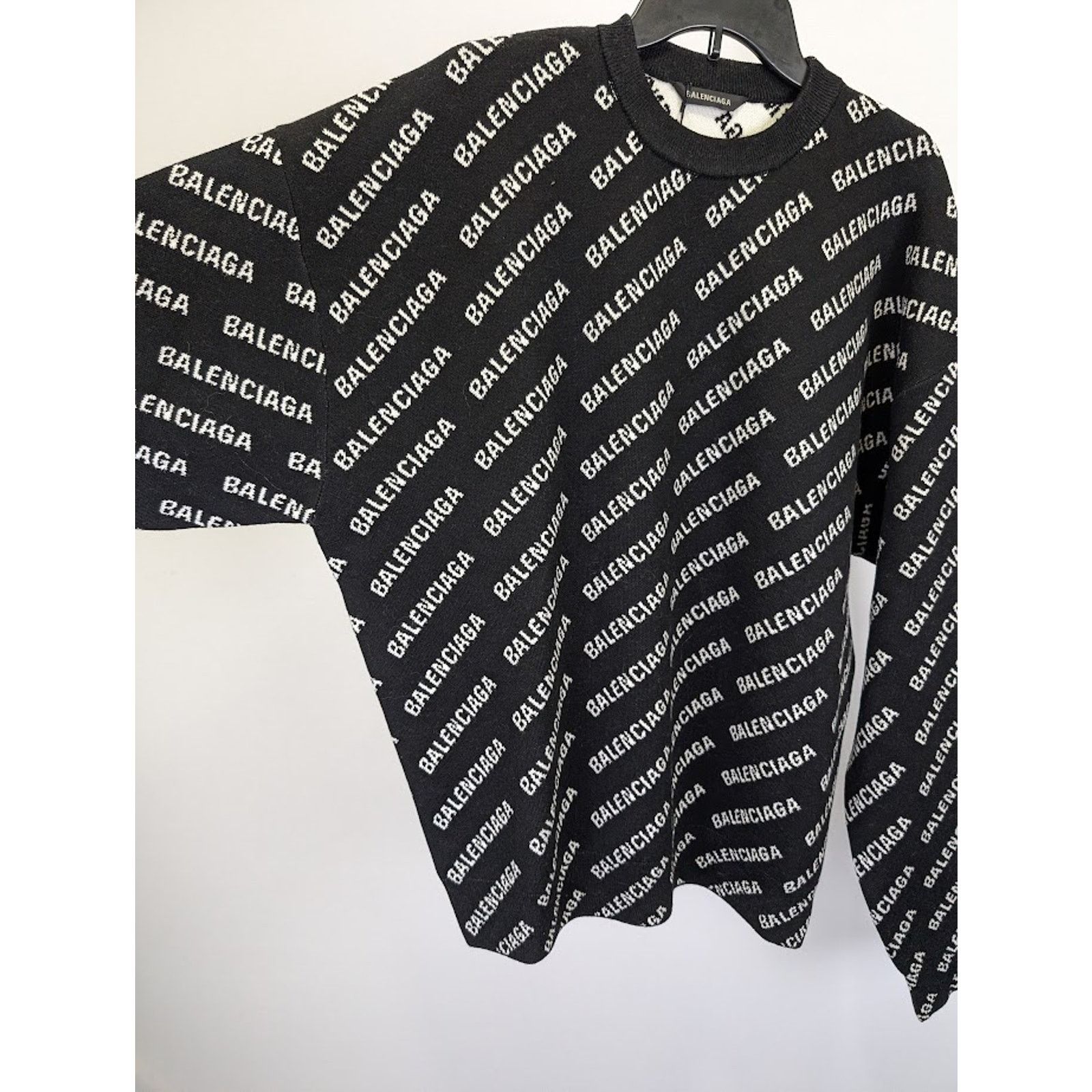 Balenciaga o1rshd1 All Over Logo Sweater in Black Size US M / EU 48-50 / 2 - 8 Thumbnail