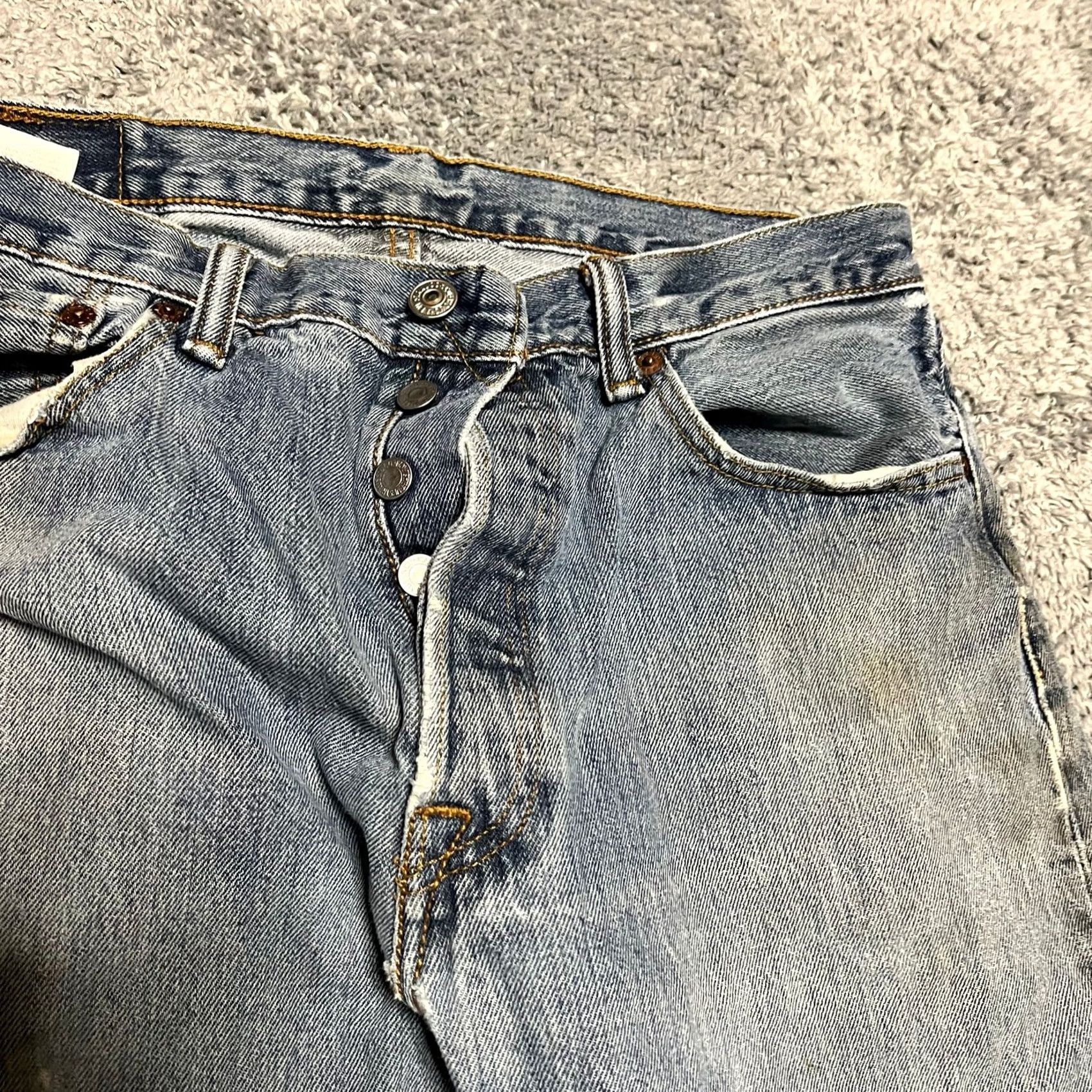 Levi's 1. Specificity: The title is more specific about size and style Size US 34 / EU 50 - 5 Thumbnail