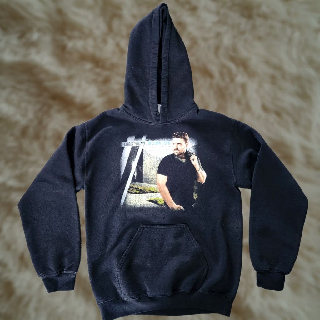 Gildan VINTAGE Chris Young 2015 I'm Coming Over Hoodie Sweatshirt Black Size S Mens Regular Pullover Knit Cotton Polyester Graphic Print Country Rare Size US S / EU 44-46 / 1 - 1 Thumbnail