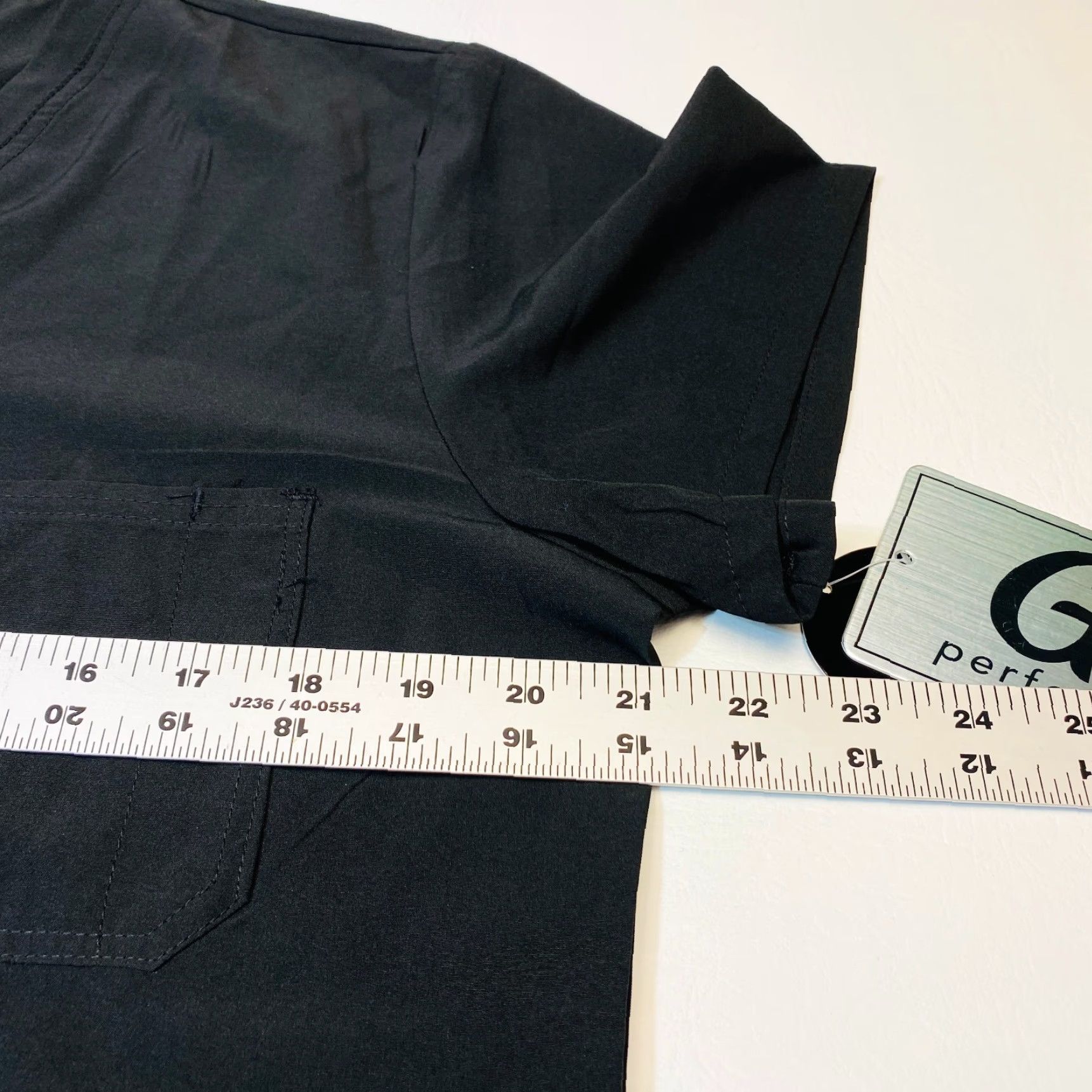 Vintage GT Performance Scrub Top Women's Large Black V-Neck 4 Way Stretch Tuck-In Polyester Medical Solid Black GTN-817BL/L Size L / US 10 / IT 46 - 5 Thumbnail