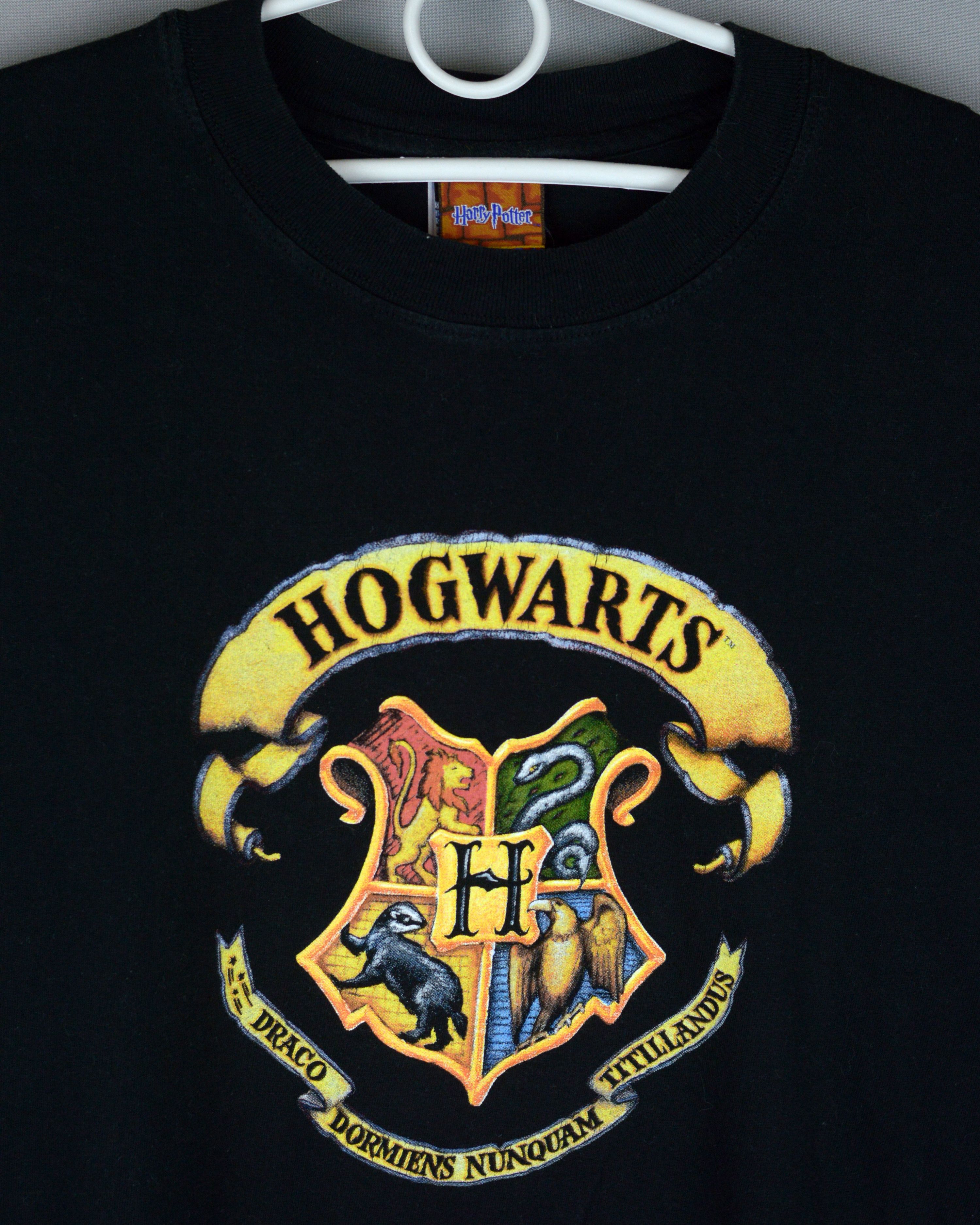 Vintage Vintage Harry Potter Hogwarts 2001 t shirt Size US XL / EU 56 / 4 - 2 Thumbnail