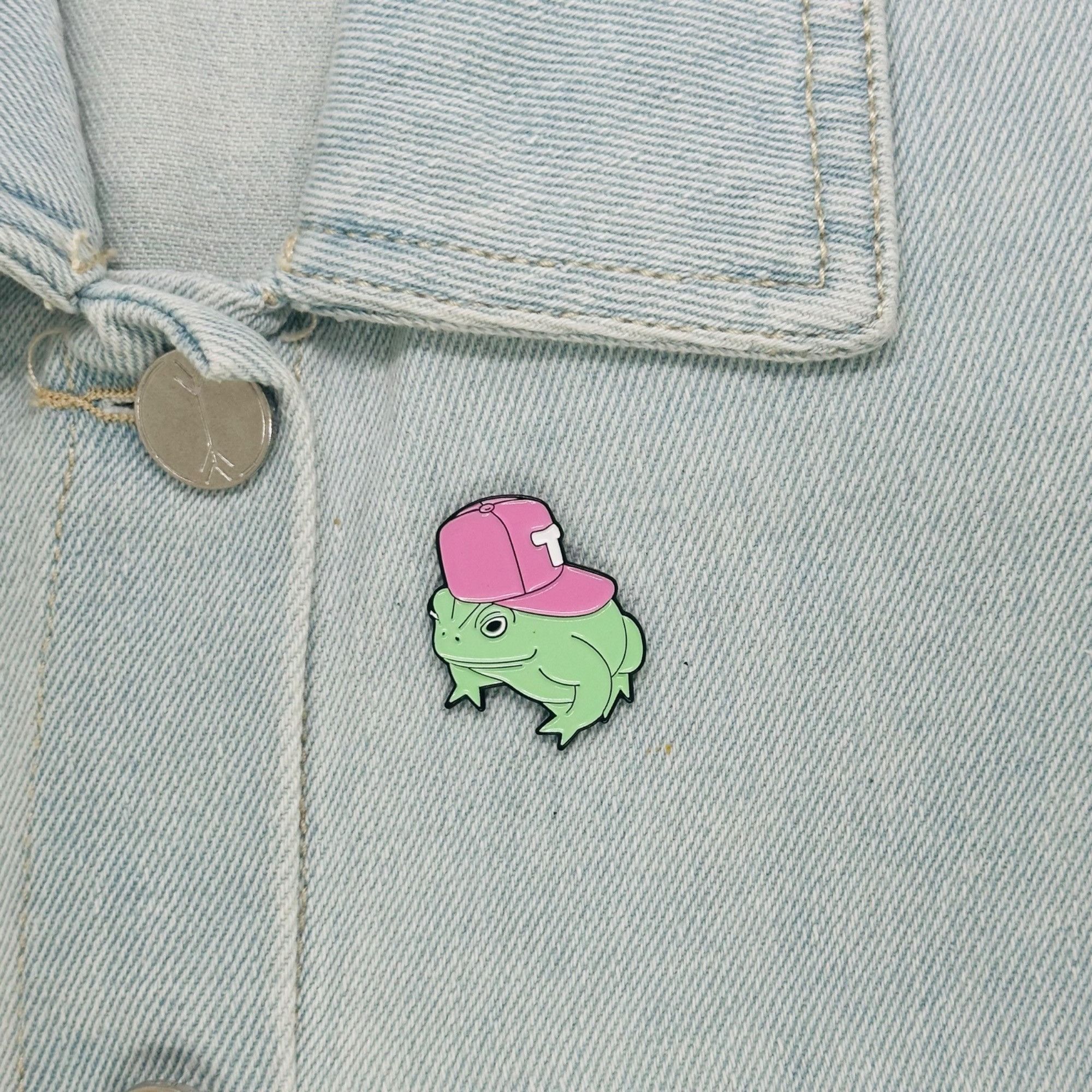Other ☀️Frog With Hat Green Frogo Cool Toad Baseball Cap Metal Pin Size ONE SIZE - 1 Thumbnail