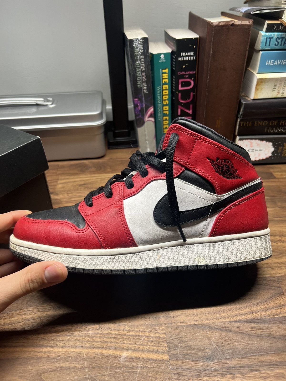 Nike Air Jordan 1 Mid Chicago Toe Size US 7 / EU 40 - 7 Thumbnail