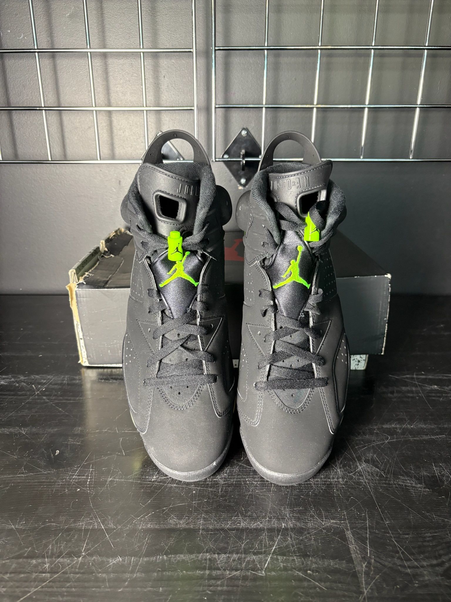 Jordan Brand Air Jordan 6 Retro "Electric Green" - Size 11.5 Size US 11.5 / EU 44-45 - 3 Thumbnail