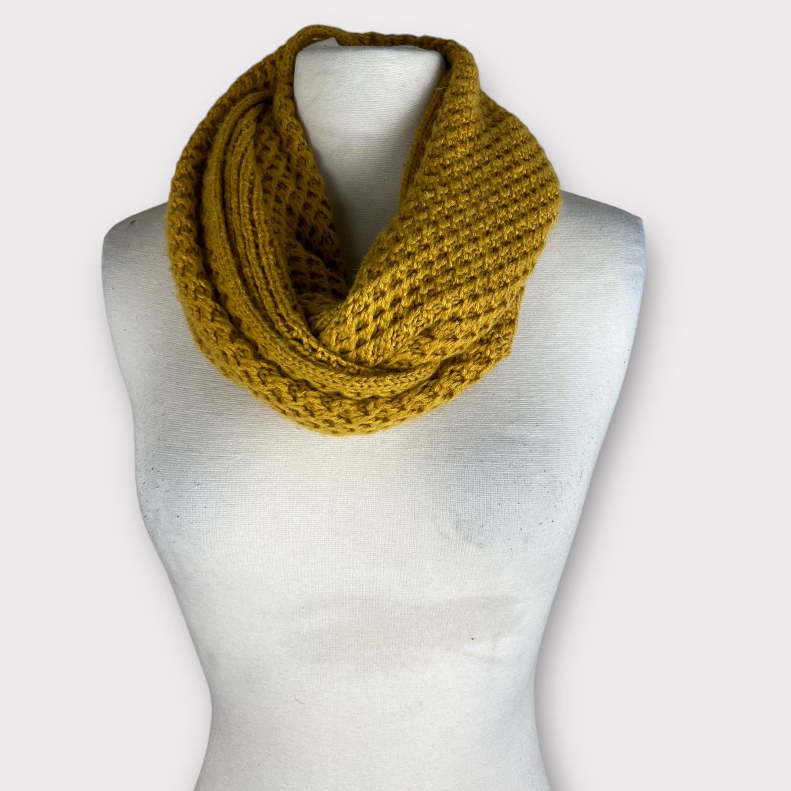 Vintage Vintage Crochet Knit Mustard Circle Infinity Scarves | OS Size ONE SIZE - 6 Thumbnail