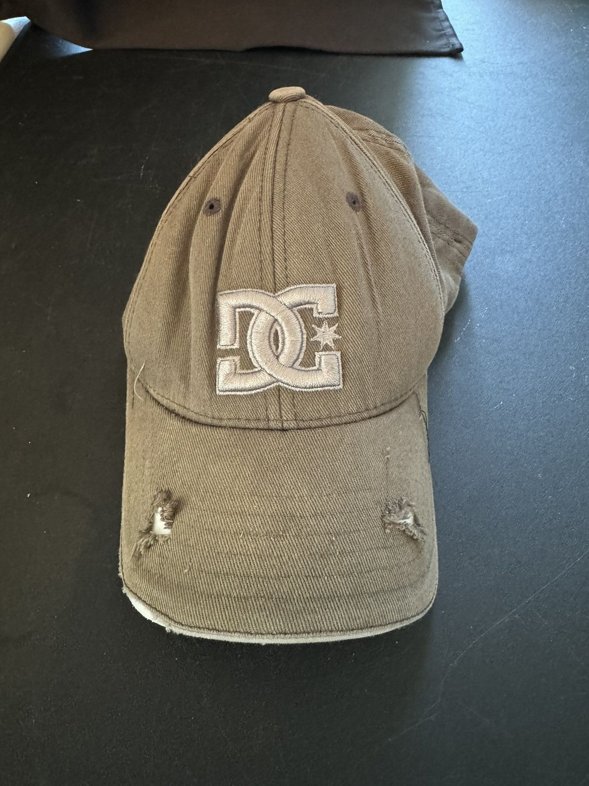 DC × Vintage DC Skateboarding Youth Hat Vintage Distressed Grey Flexfit Size ONE SIZE - 2 Thumbnail