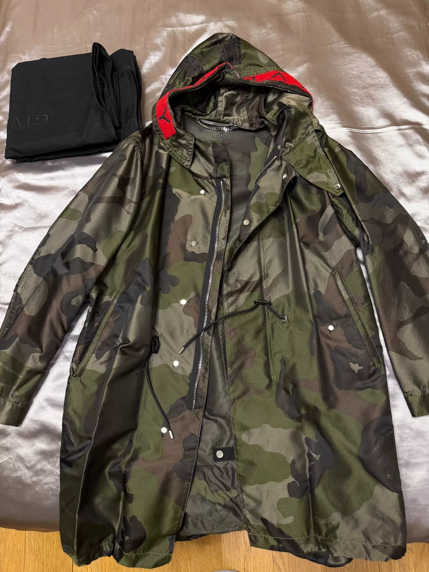 Givenchy givenchy camouflage rain jacket for men Size US L / EU 52-54 / 3 - 1 Thumbnail