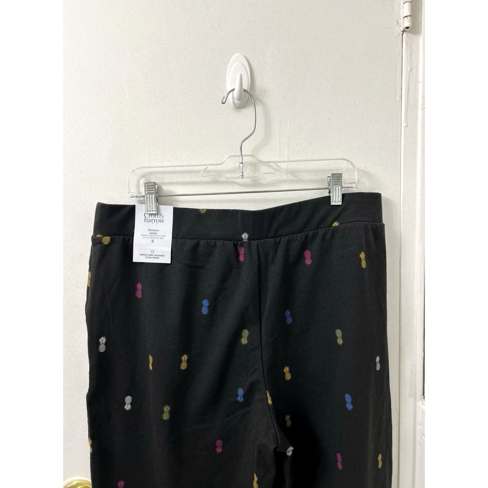 Croft & Barrow VINTAGE Croft & Barrow Skimmer Capri Pants Womens XL Black Pineapple Print Mid Rise Capri NWT Size 40" / US 18 - 2 Thumbnail