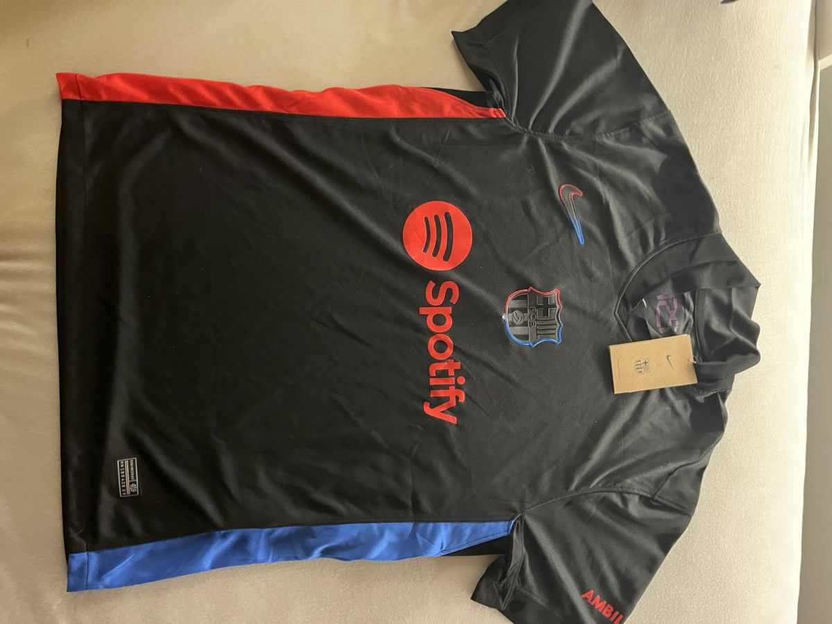 Nike Barcelona kit Size US M / EU 48-50 / 2 - 1 Thumbnail