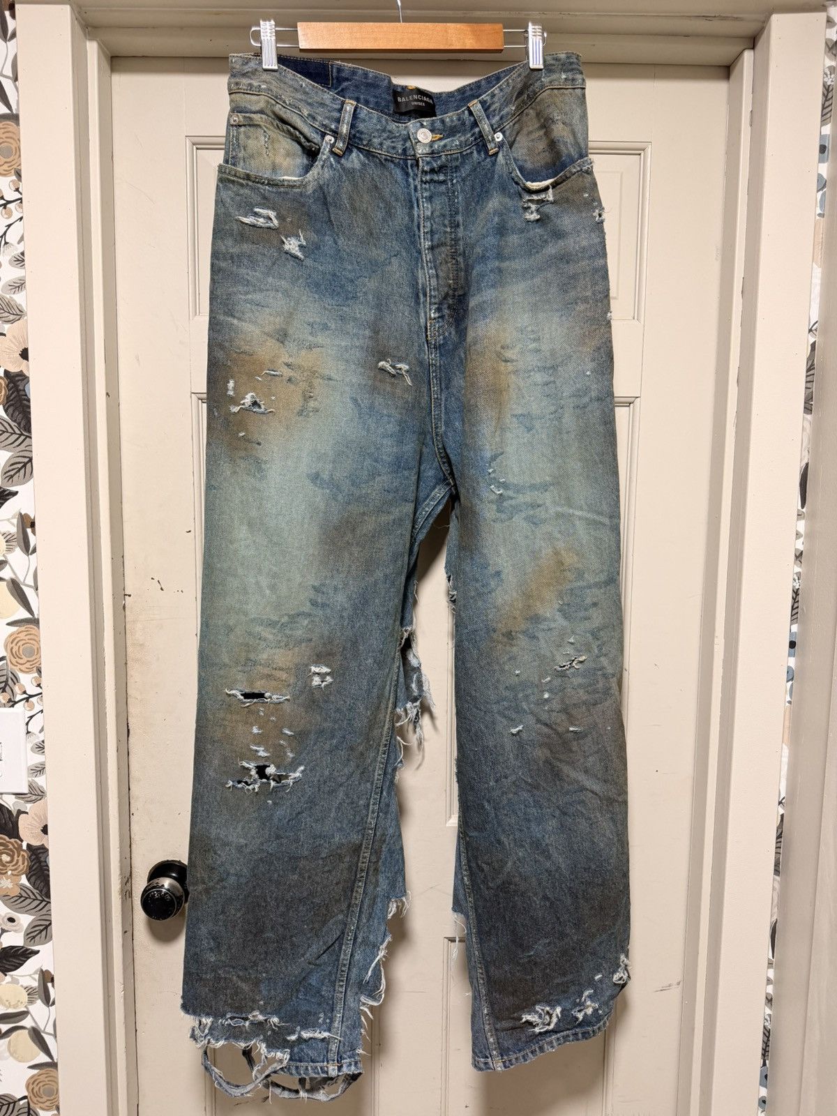 Balenciaga BALENCIAGA SUPER DESTROYED BAGGY PANTS Size US 33 - 1 Thumbnail