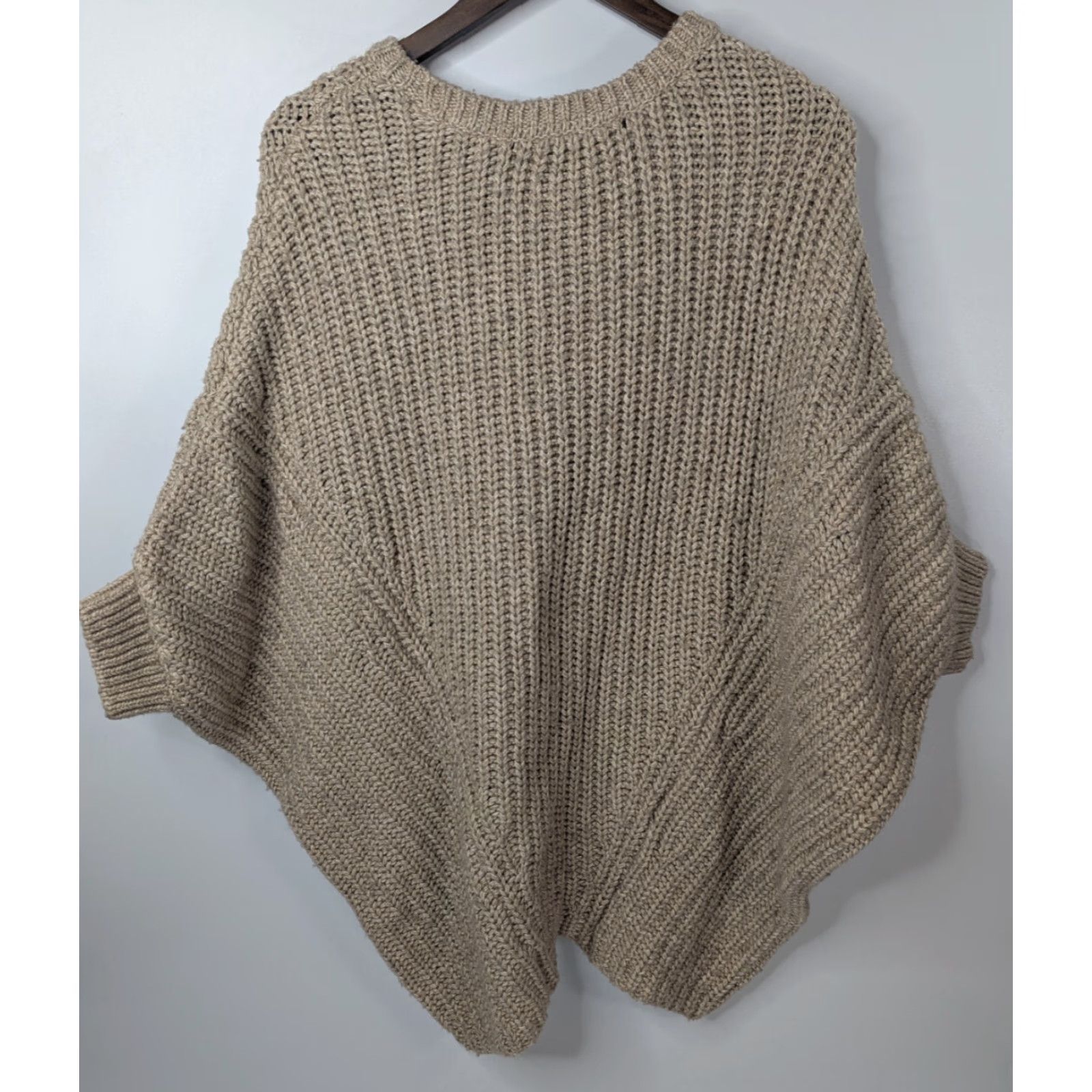 Victoria's Secret Victoria's Secret Sweater Size XS/S Beige Chunky Cable Knit Oversized Ponch Size L / US 10 / IT 46 - 2 Thumbnail