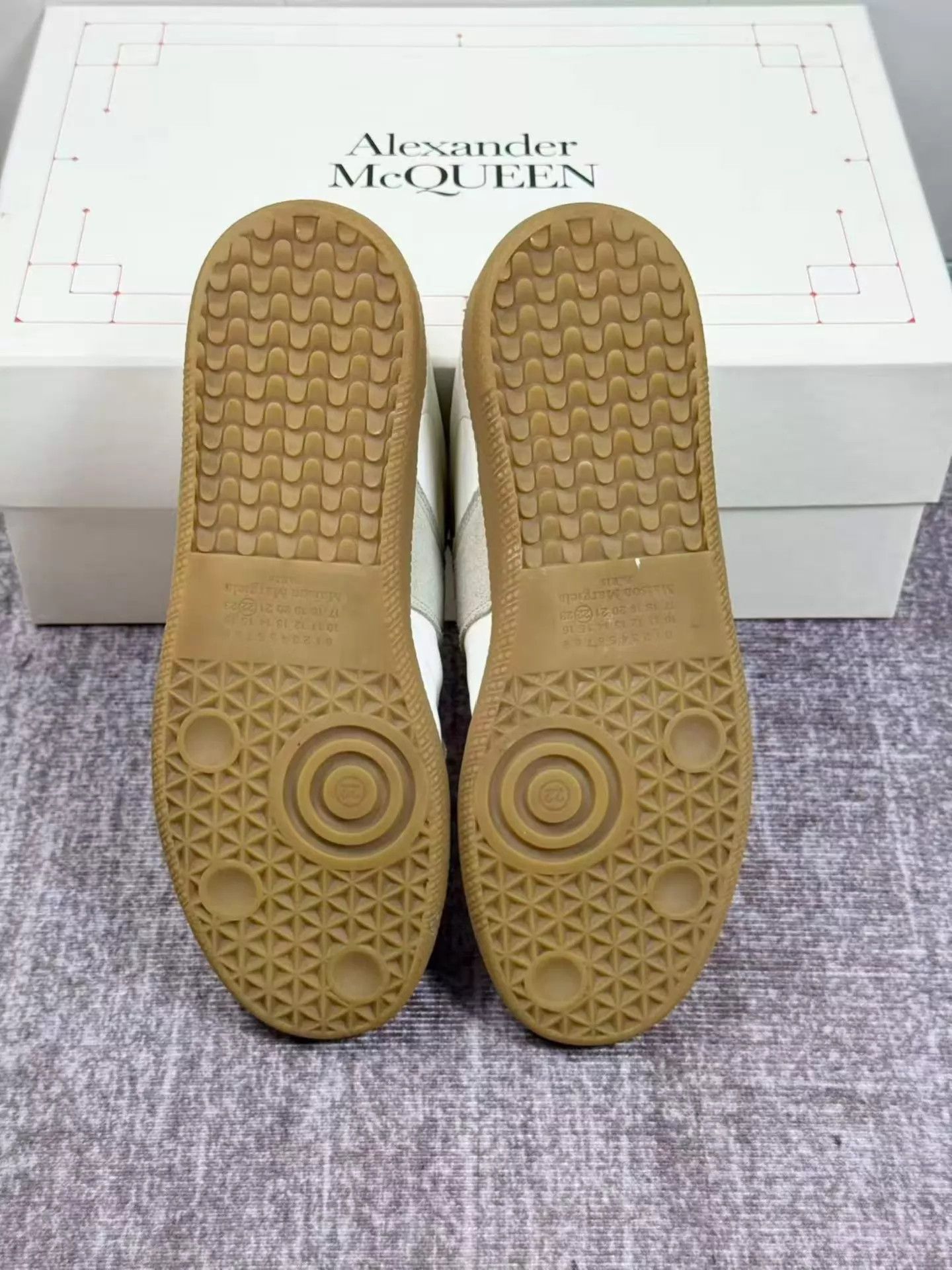 Maison Margiela MM Replica Calfskin Logo Strap Trainer Men White 41 Near New Size US 8 / EU 41 - 6 Thumbnail