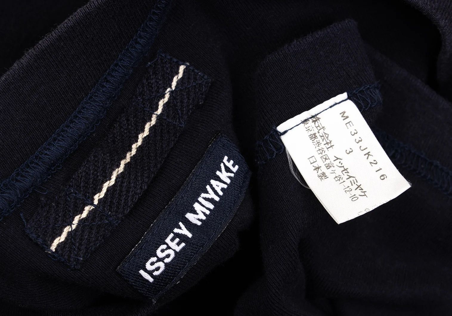 Issey Miyake Basic T-Shirt in Navy, Size L Size US L / EU 52-54 / 3 - 12 Thumbnail