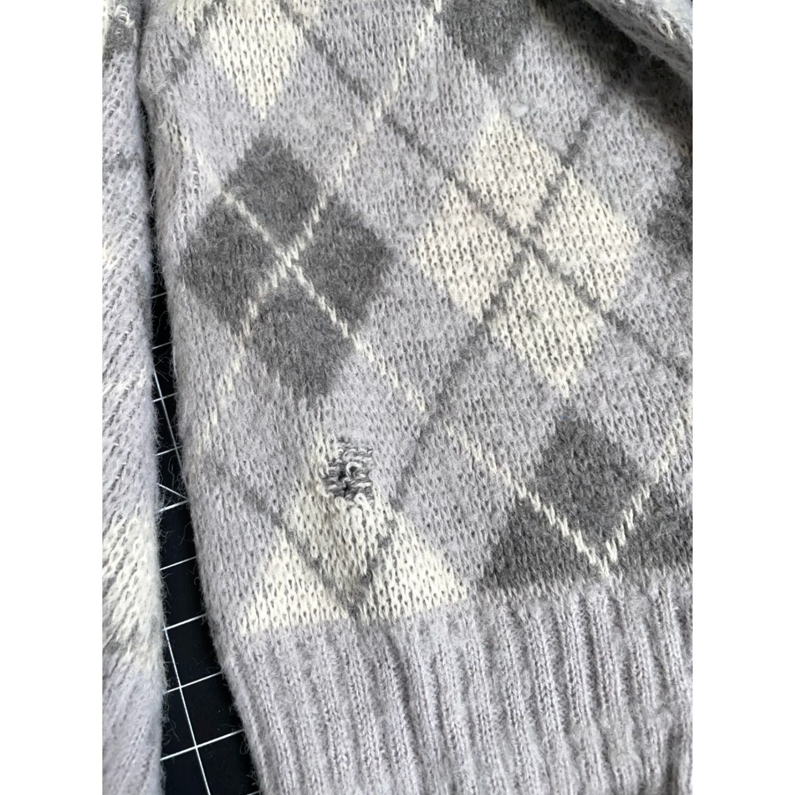Vintage VINTAGE Kingsport Argyle Diamond V-Neck Sweater Adult Large Gray Purple Lightweight Knit Men Pullover 80s Preppy Hipster Retro Mens Size US L / EU 52-54 / 3 - 4 Thumbnail