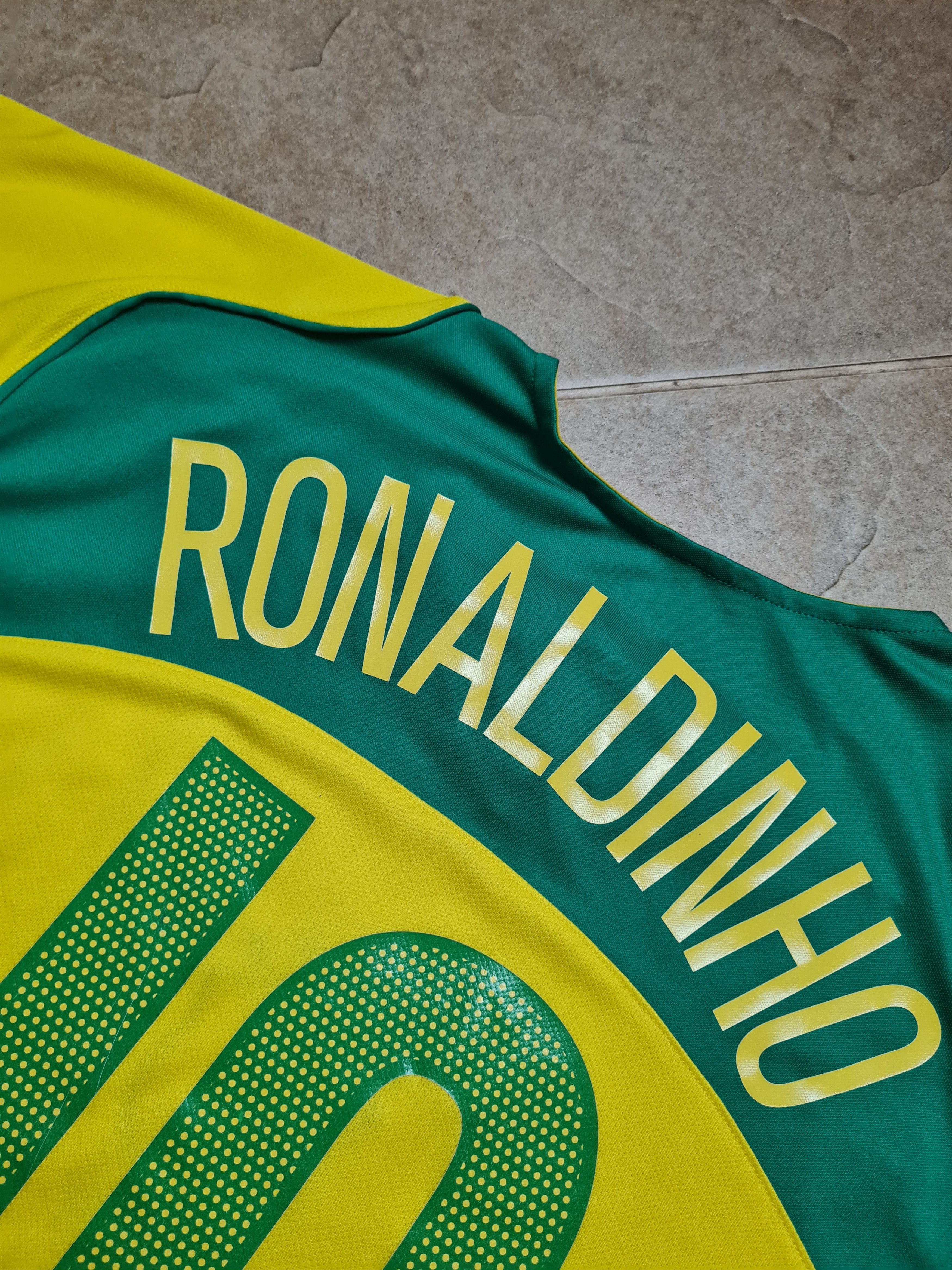Nike NIKE Brazil 2004 #10 Ronaldinho Vintage Soccer Shirt Size US L / EU 52-54 / 3 - 19 Thumbnail
