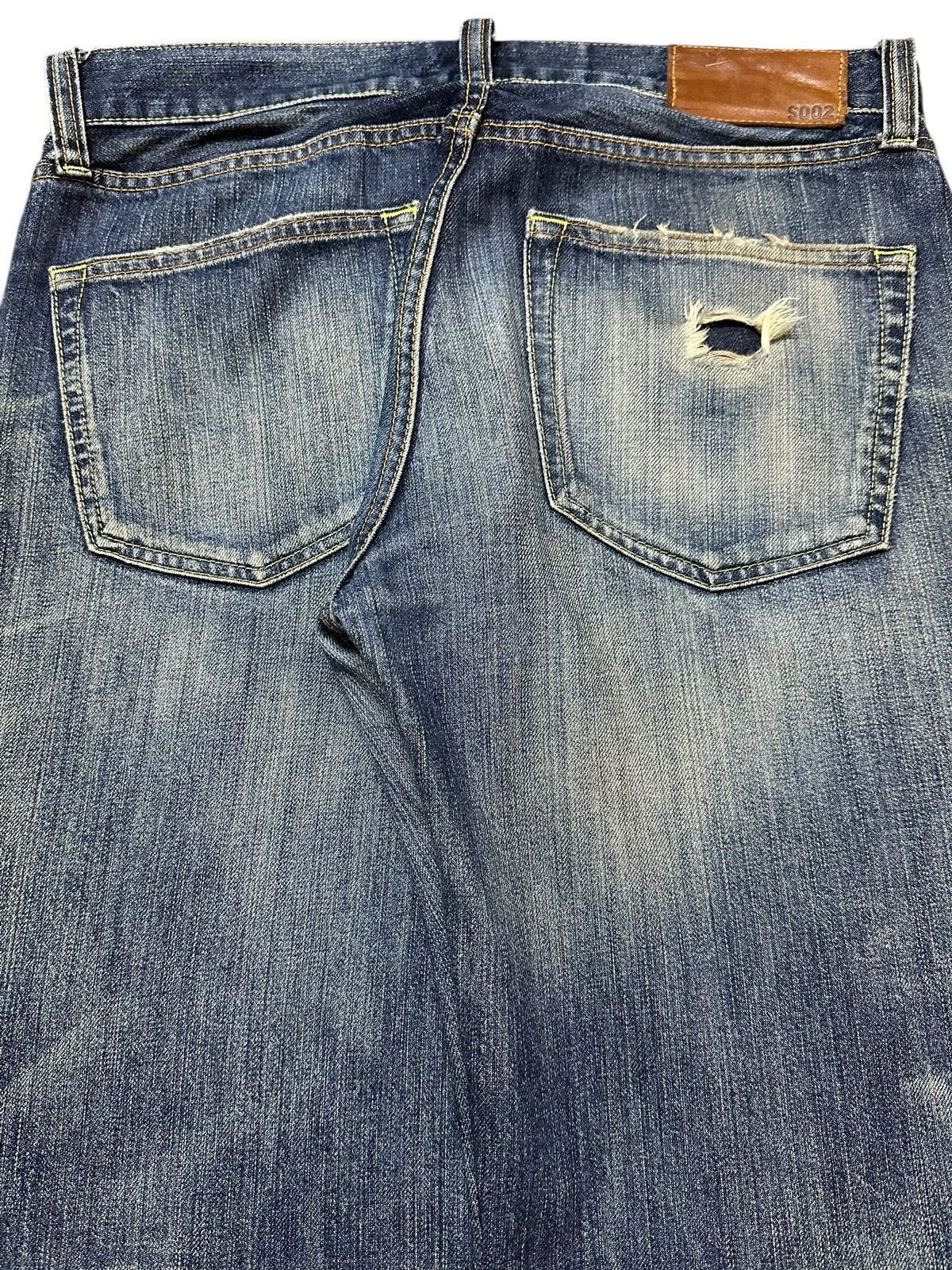 Uniqlo Vintage Japanese Uniqlo Blue Faded Wash Distress Loose Jeans Size US 32 / EU 48 - 6 Thumbnail