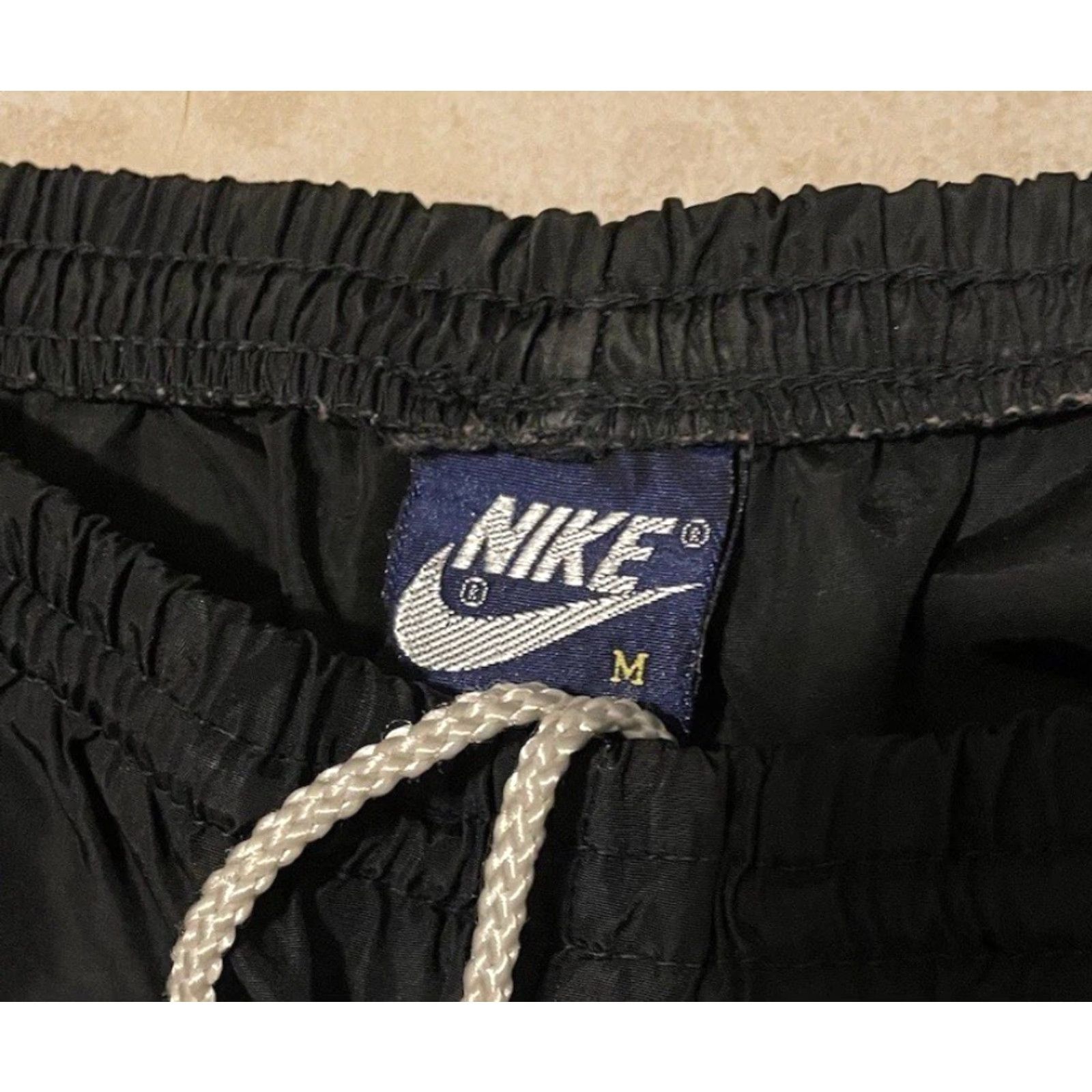 Nike VINTAGE Nike Swoosh Track Pants M Black 80s 90s Hip Hop Athletic Activewear Mens Pants with Pockets Size US 31 - 7 Thumbnail