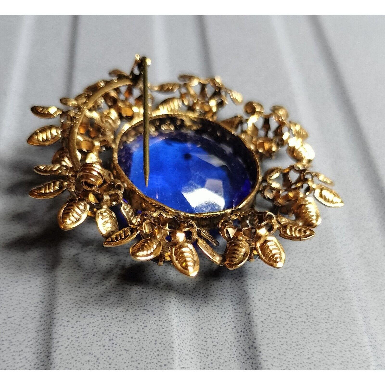 Vintage Vintage Austrian Brooch Crystal Ornate Gold Tone Blue Glass Size ONE SIZE - 18 Thumbnail