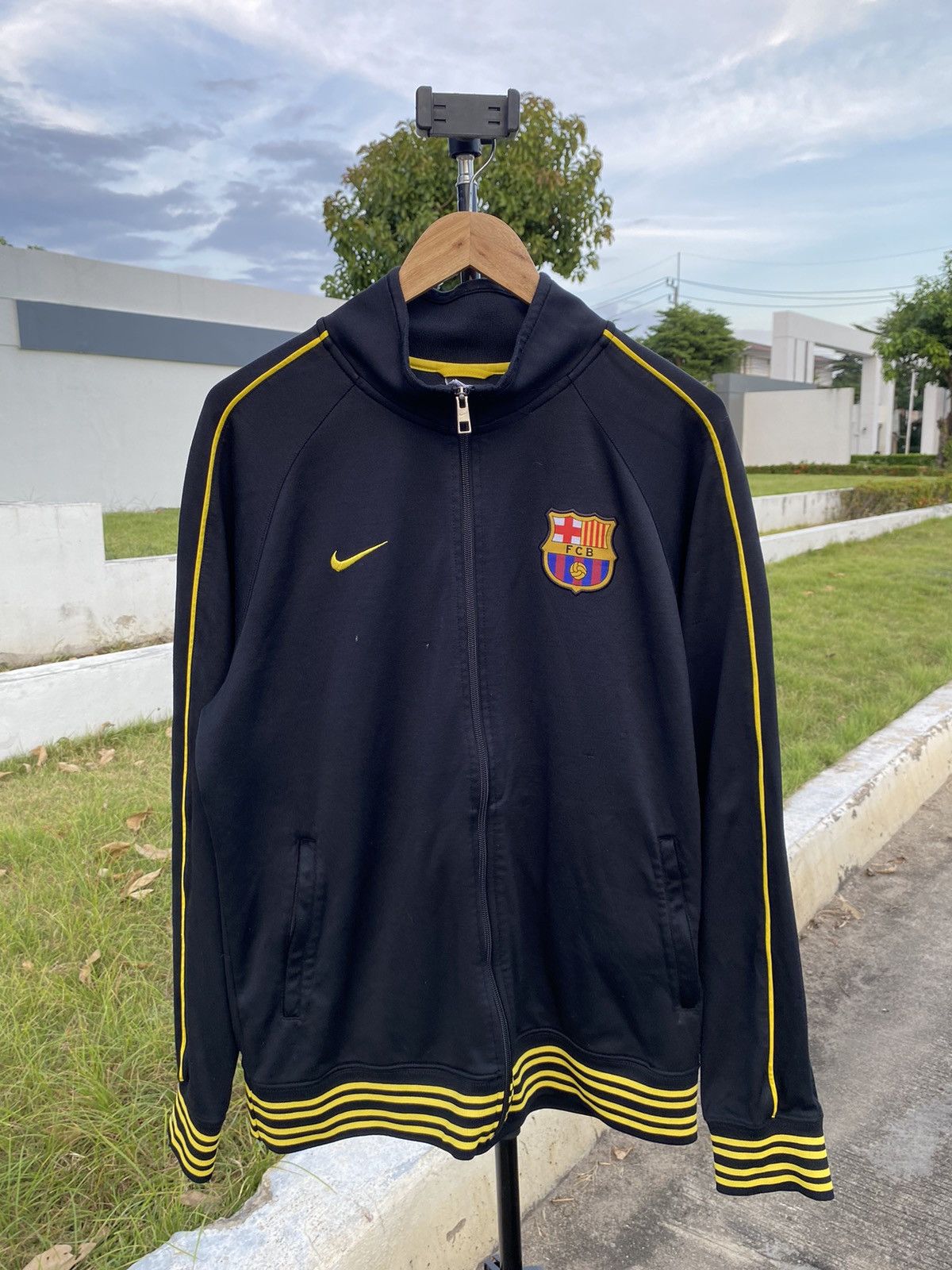 Nike Vintage FCB Nike Jersey Track Jacket Warm cloth Size US L / EU 52-54 / 3 - 3 Thumbnail