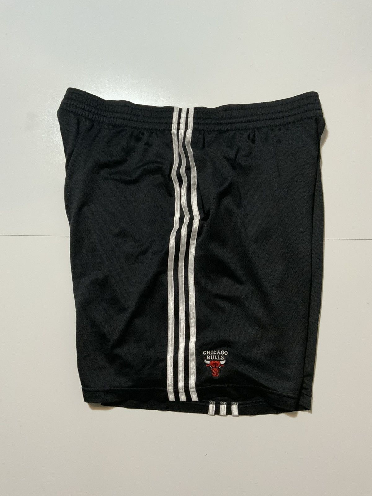Adidas × NBA Adidas 2010-11 Chicago Bulls Basketball Practice Shorts Size US 40 / EU 56 - 2 Thumbnail