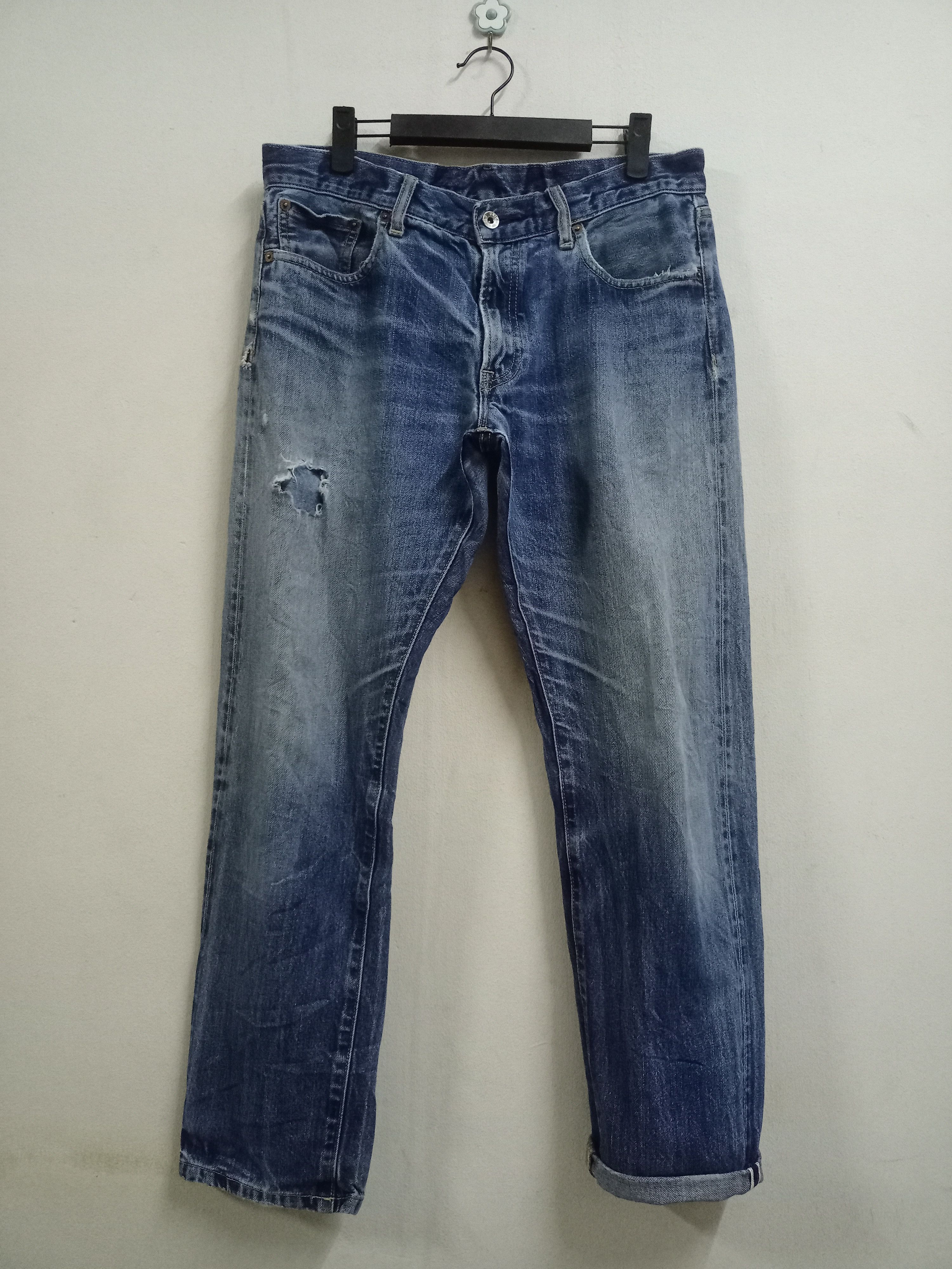 Japanese Brand × Jun Takahashi × Uniqlo Vintage Japan Uniqlo Distressed Style Selvedge Jeans 32x29 Size US 32 / EU 48 - 1 Thumbnail