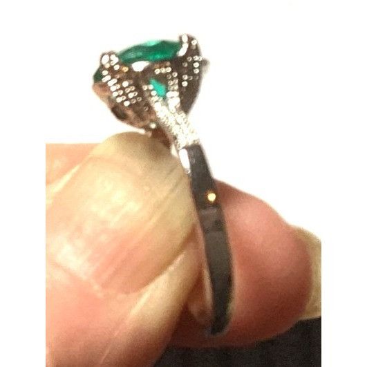 Other Green Faux Emerald Oval Cut Silver-tone Solitaire Prong Set Size ONE SIZE - 8 Thumbnail