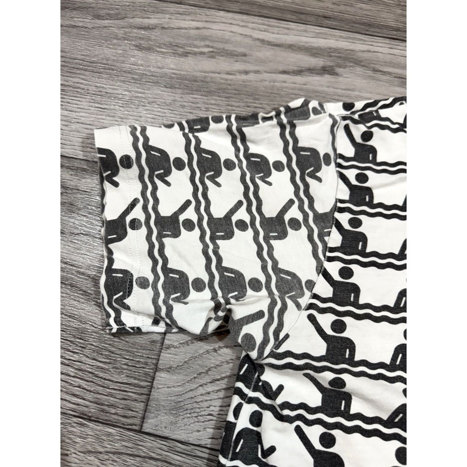 Comme des Garcons Girl Comme des Garçons Rei Kawakubo All Over Print Pocket T-Shirt White Men’s Size S Shirts Mens S White All Over Print Pocket T-Shirt 90s (decade) Size US S / EU 44-46 / 1 - 7 Thumbnail