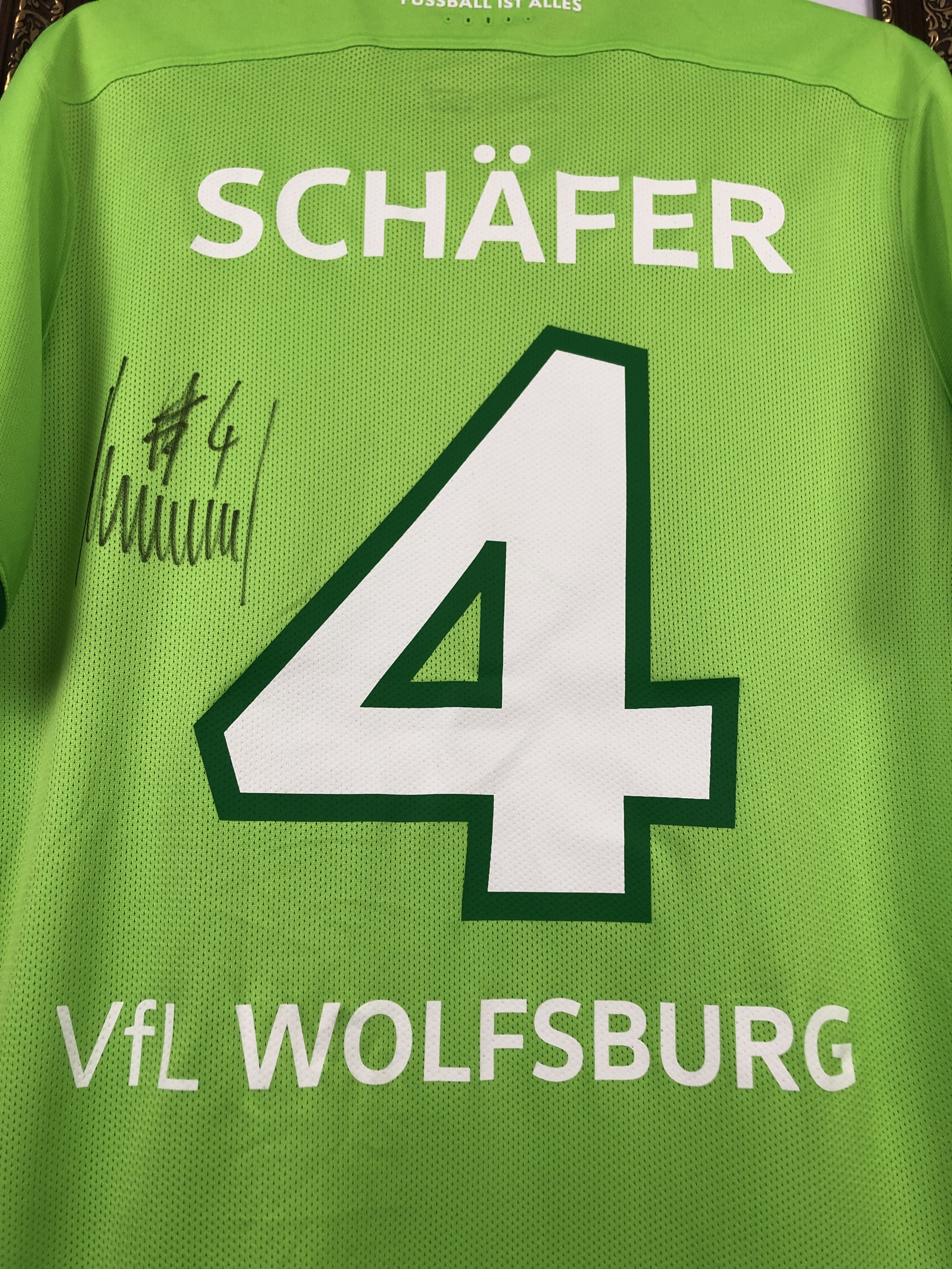 Nike Wolfsburg football shirt 2016 #4 Schafer Signed Player Issue Size US L / EU 52-54 / 3 - 17 Thumbnail