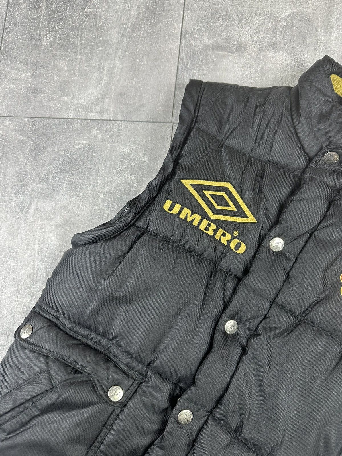 Umbro Umbro Manchester United Vintage Retro Soccer Vest Size US XS / EU 42 / 0 - 6 Thumbnail