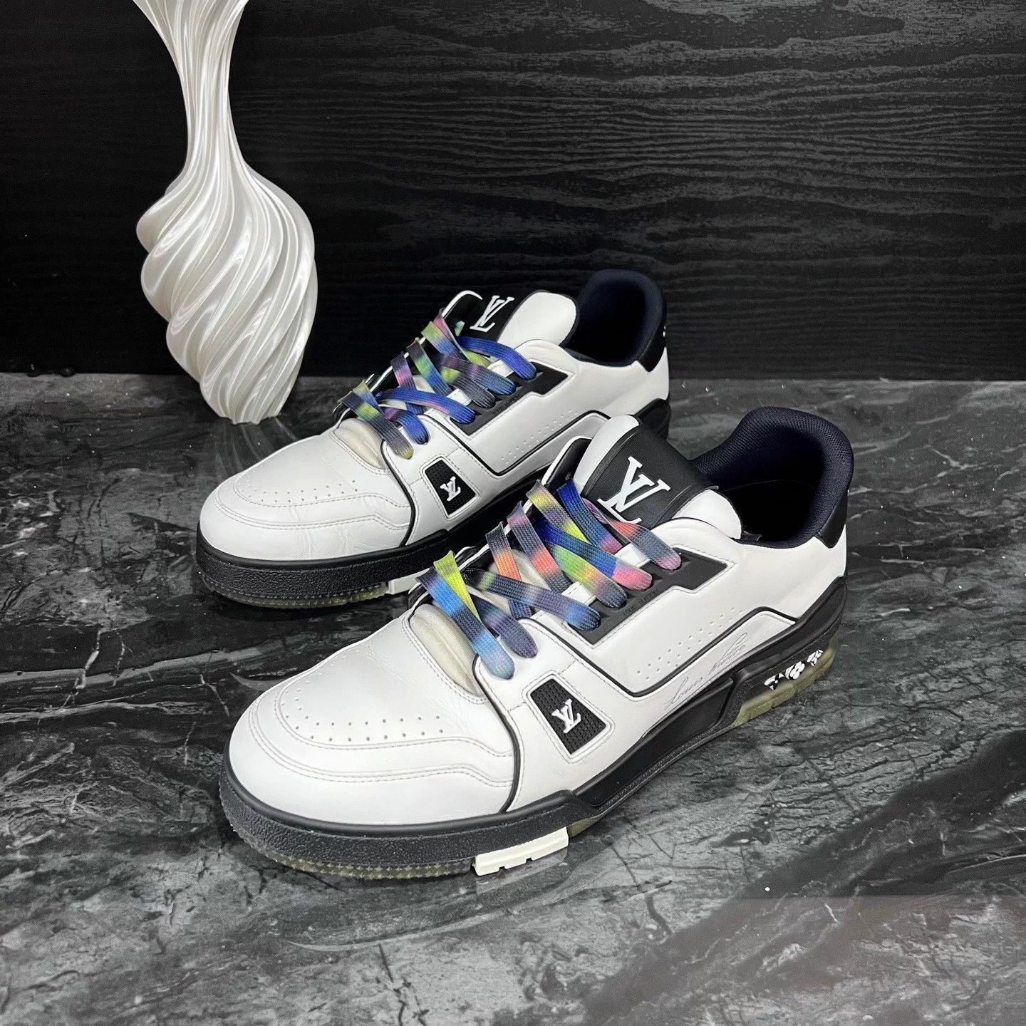 Louis Vuitton Lv Trainer 41 panda 98 new 2988 Size US 8 / EU 41 - 1 Thumbnail