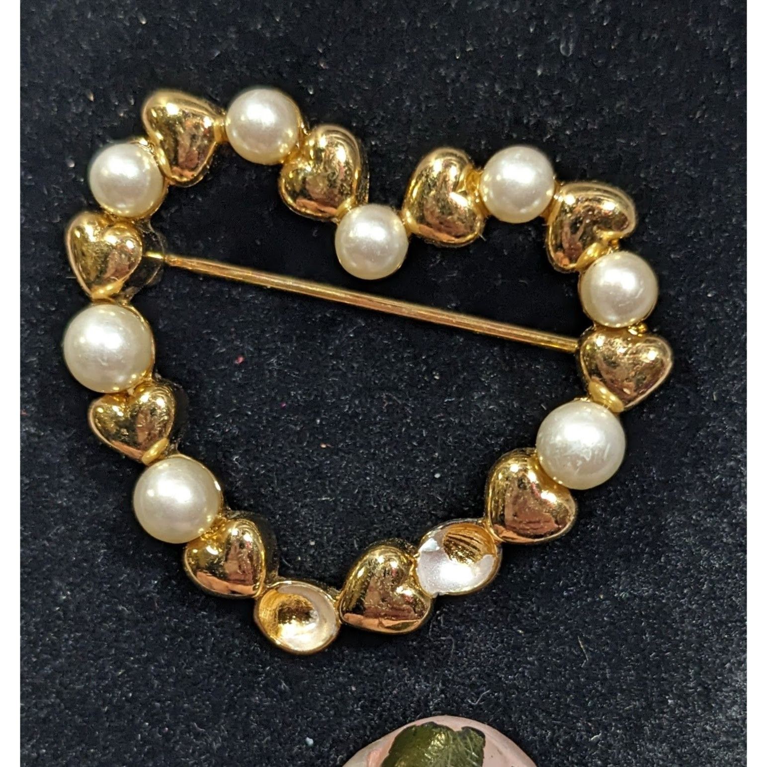 Other Vintage Open heart Gold Tone And Faux Pearl Brooch Size ONE SIZE - 6 Thumbnail