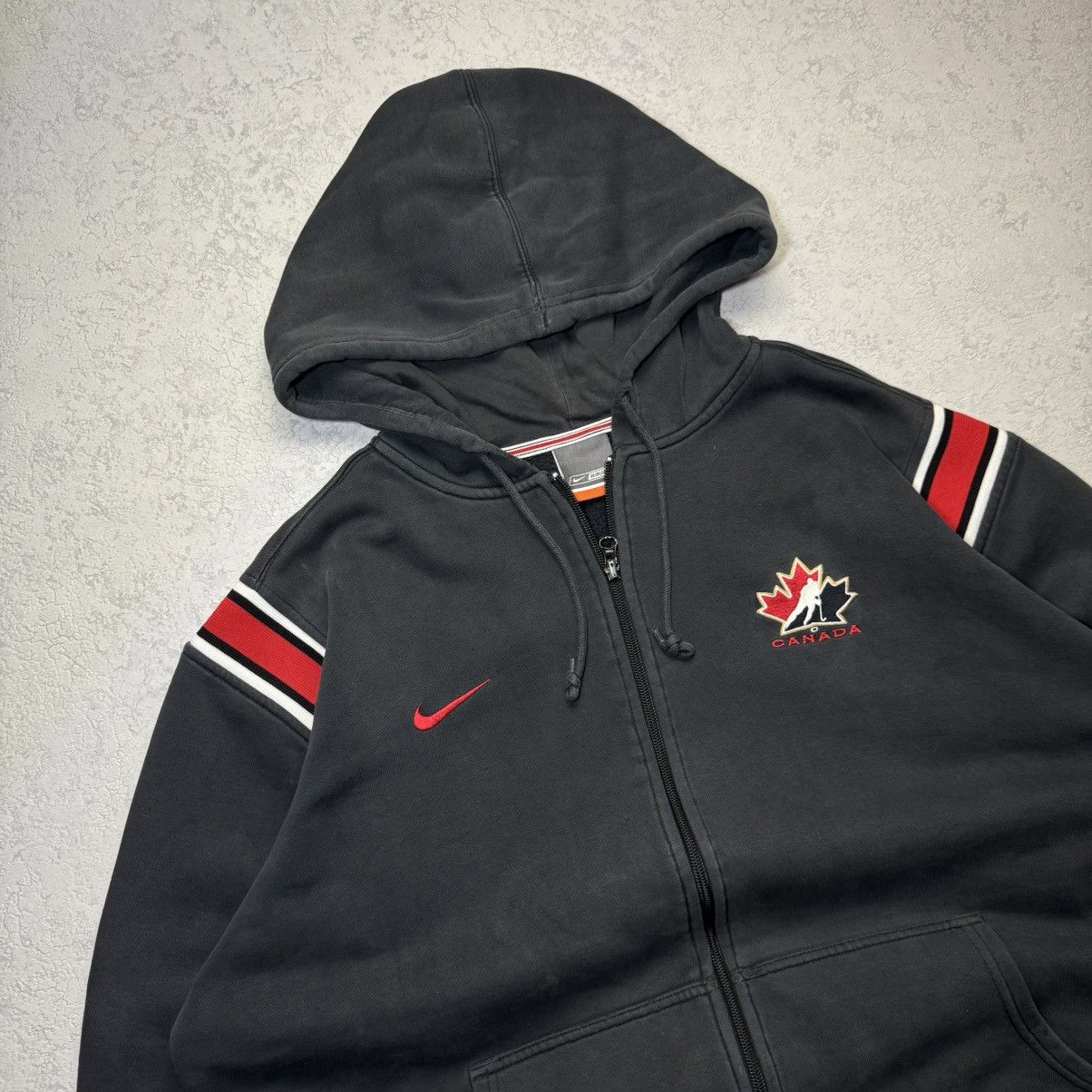 Nike Vintage 00’ Nike Team Canada Faded Distressed Zip Hoodie Size US L / EU 52-54 / 3 - 2 Thumbnail