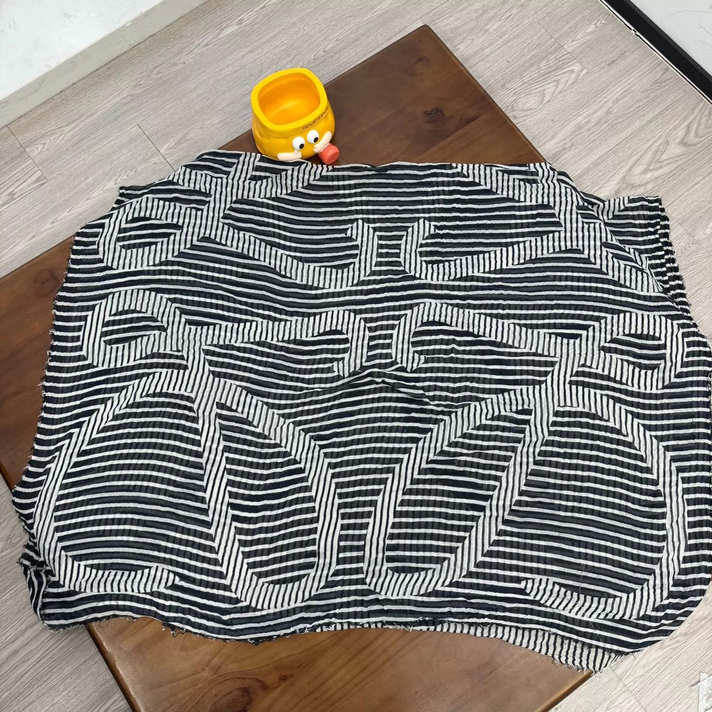 Loewe LOEWE Black & White Large Logo Scarf (Minor Snag) 140x200 Size ONE SIZE - 1 Thumbnail