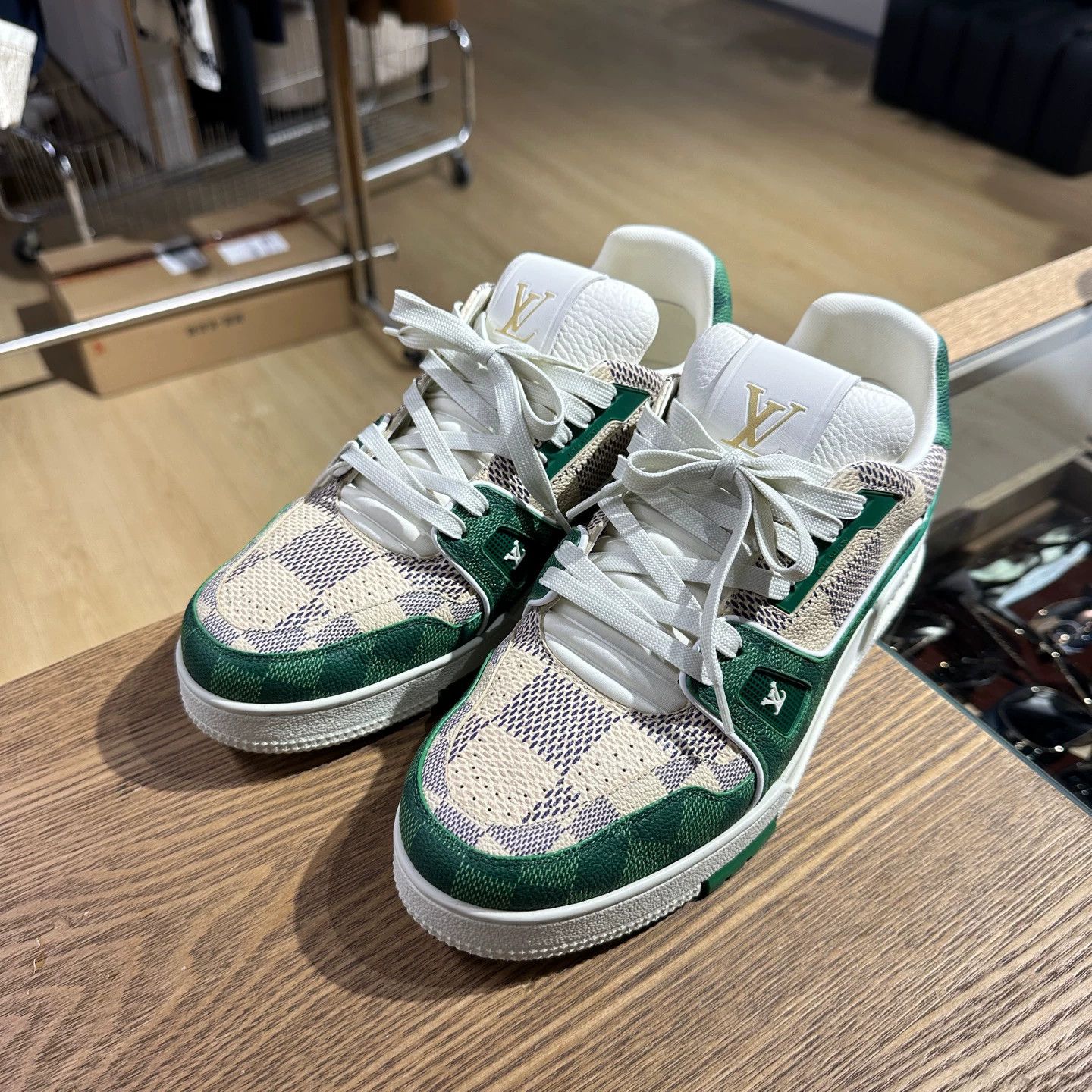 Louis Vuitton LV feb487 Trainer White Green Monogram US 8 Size US 8 / EU 41 - 1 Thumbnail