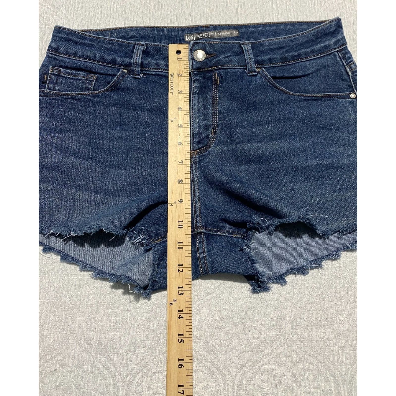 Lee Lee Shorts Womens 32 Blue Cut Off Denim Jorts Stretch Summer Raw Hem Pockets Denim Shorts Womens 32 Blue Casual 5-Pocket Stretch Summer Women Size 24" / US 00 / IT 34 - 7 Thumbnail