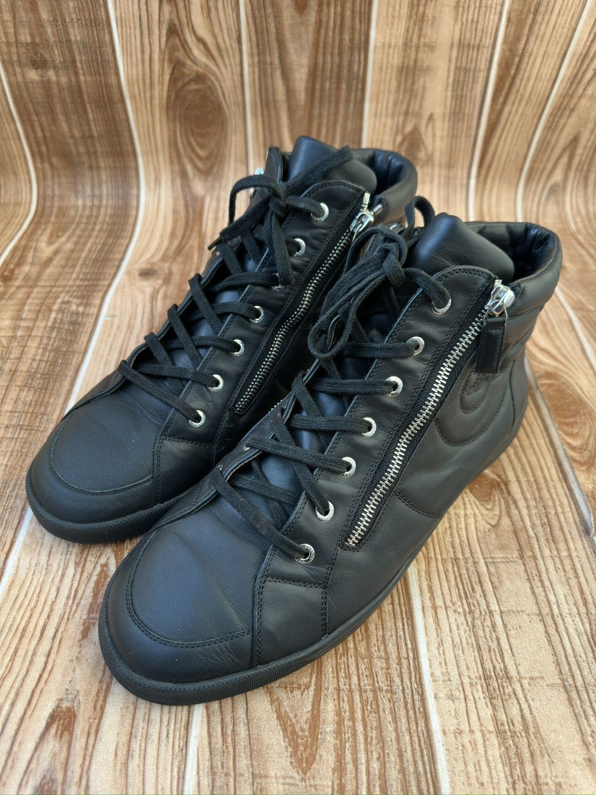 Chanel Chanel CC Vintage Leather Hightop Sneakers Size US 11 / EU 44 - 2 Thumbnail