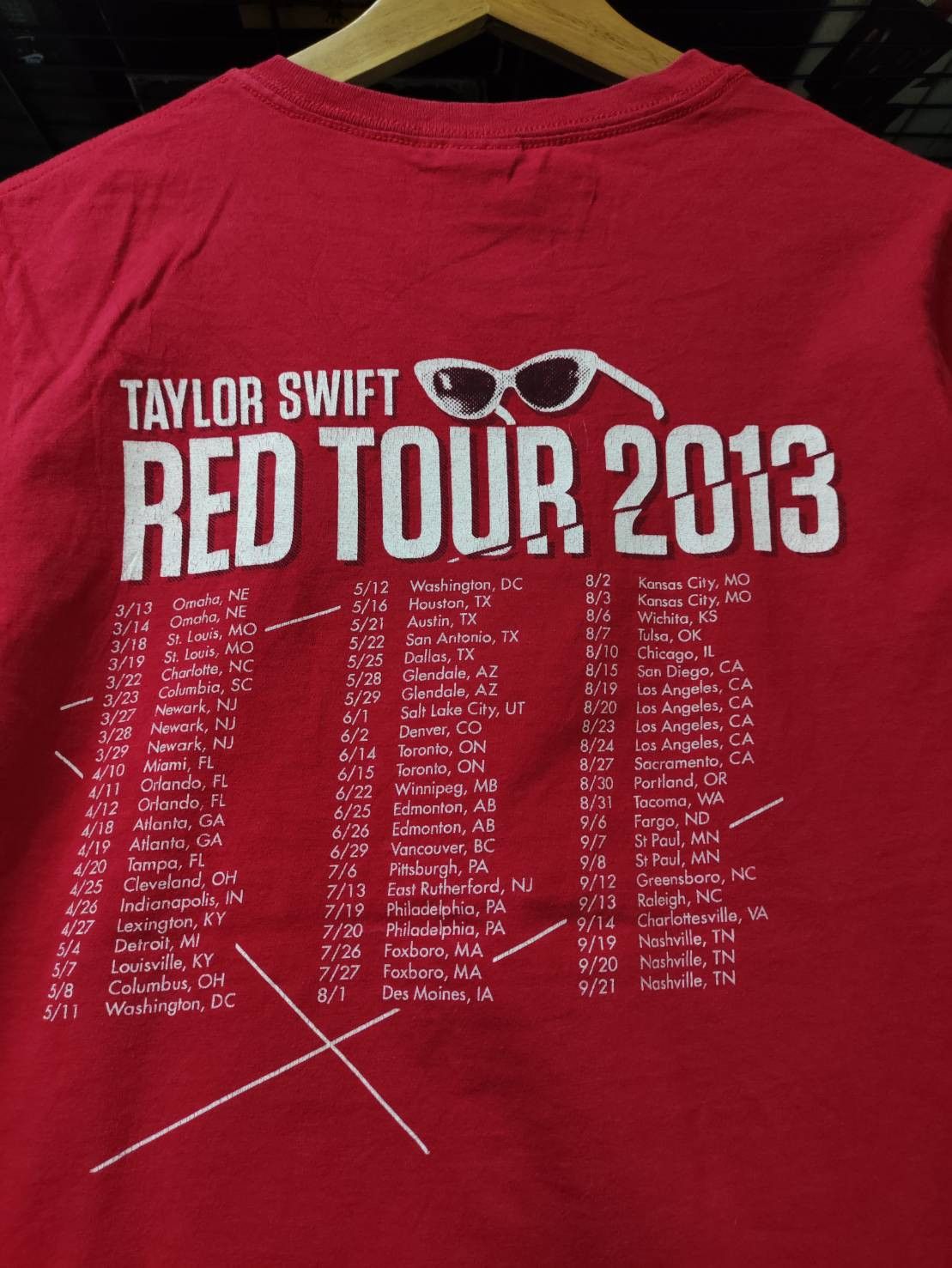 Band Tees Taylor Swift Red Tour 2013 T-Shirt Size US S / EU 44-46 / 1 - 8 Thumbnail