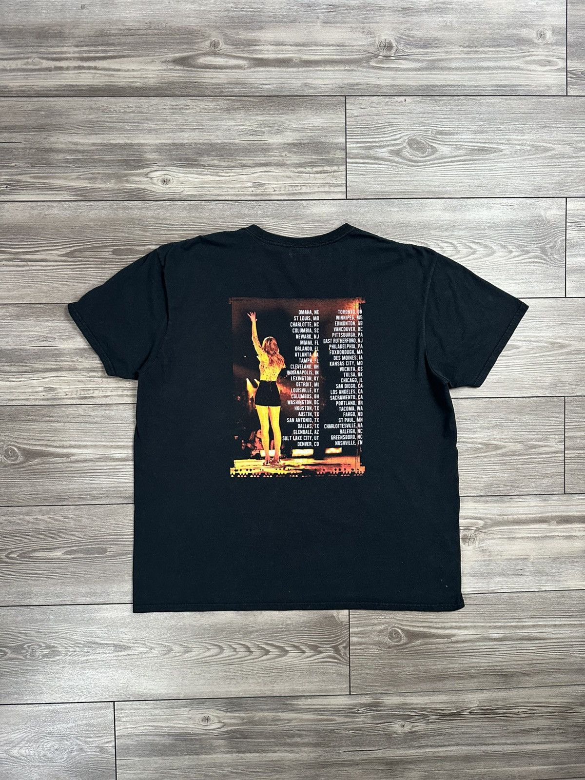 Band Tees × Gildan Taylor Swift The Red Tour T Shirt Size US XL / EU 56 / 4 - 2 Thumbnail
