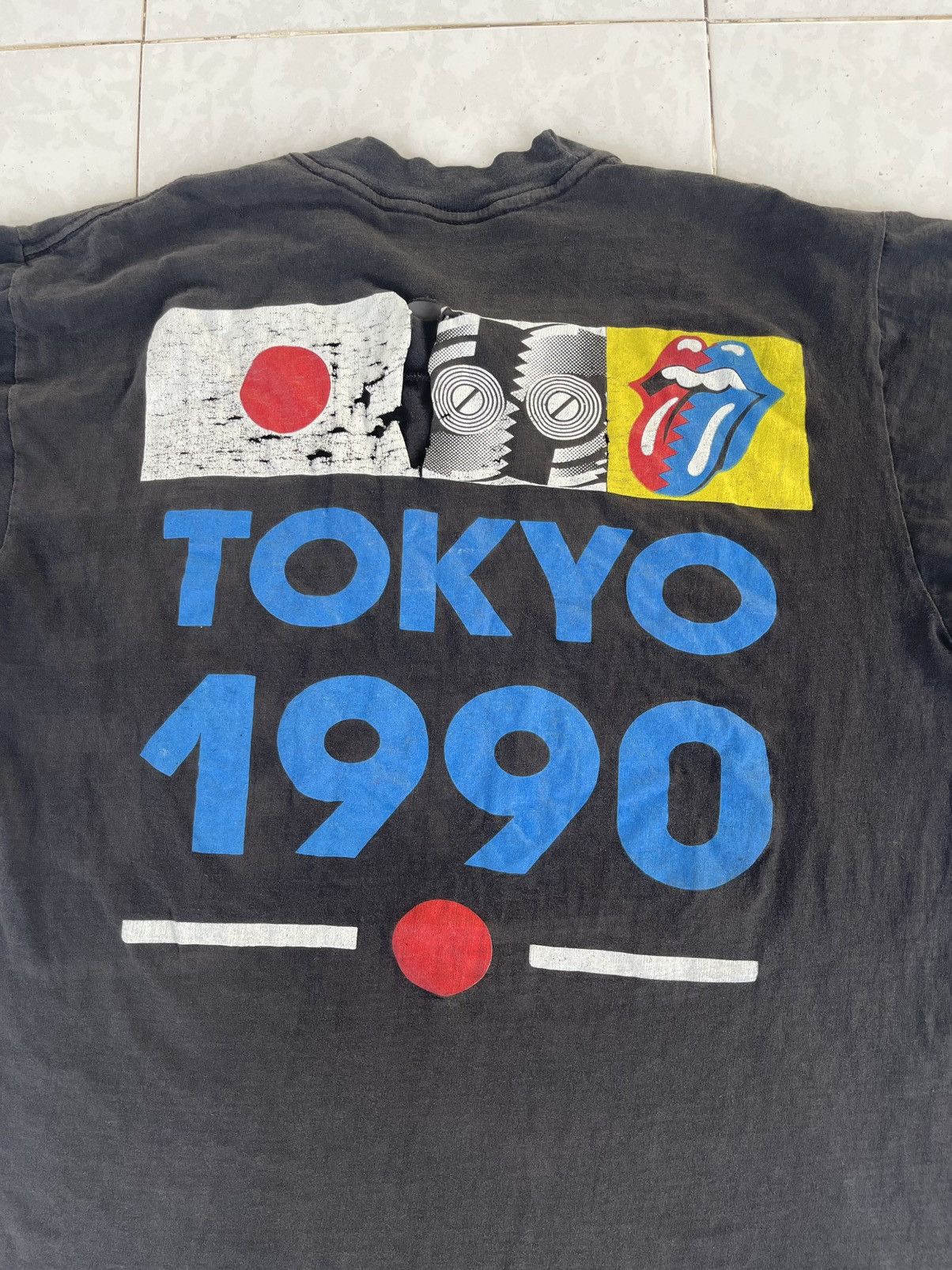 Band Tees Thrashed 1990 Vintage Rolling Stones Distressed Shirt Tee Size US M / EU 48-50 / 2 - 11 Thumbnail
