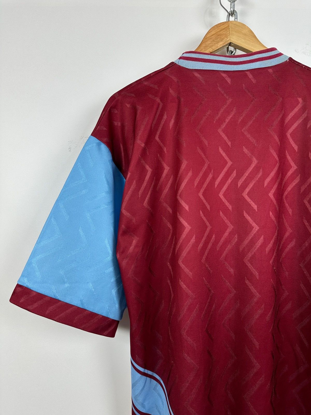 PONY 1993/1995 Vintage West Ham United Pony Home Soccer Jersey Size US M / EU 48-50 / 2 - 14 Thumbnail