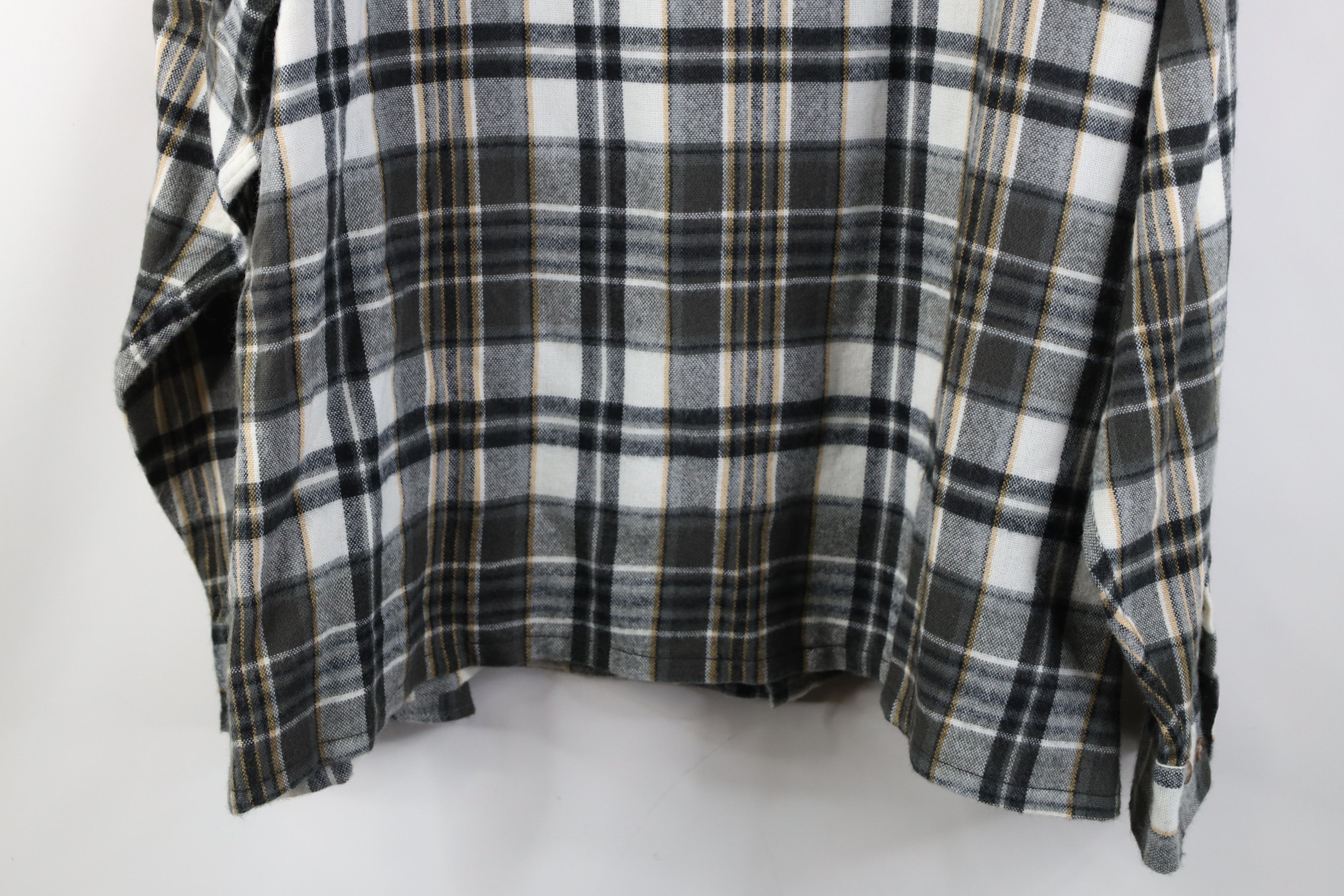 Vintage Vintage 90s Streetwear Knit Collared Button Shirt Plaid Size US XL / EU 56 / 4 - 11 Thumbnail